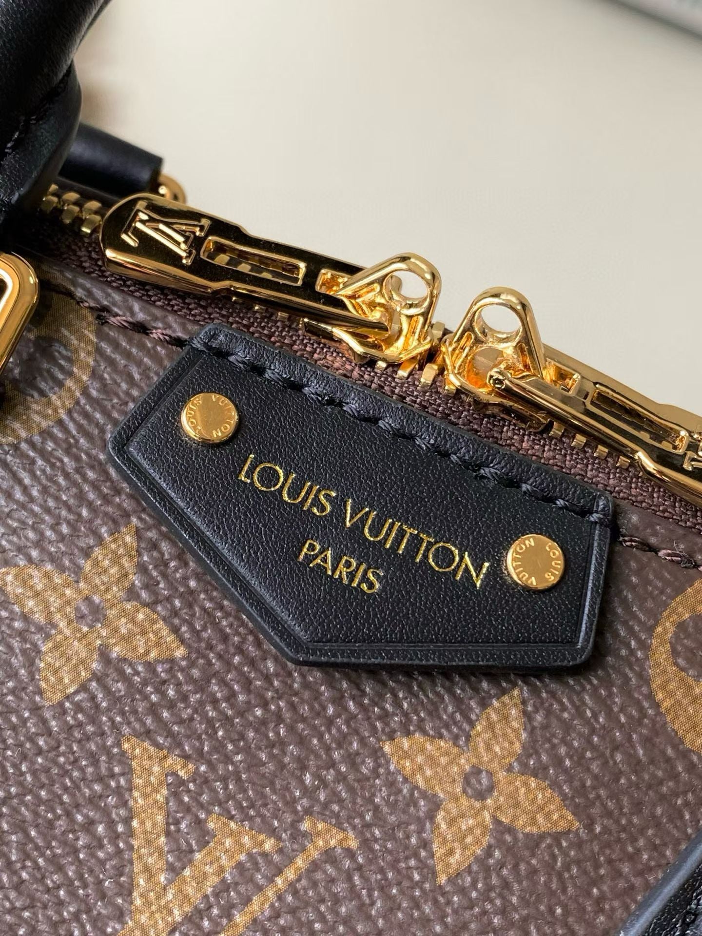 LOUIS VUITTON Speedy Trunk 25 – Monogram Canvas