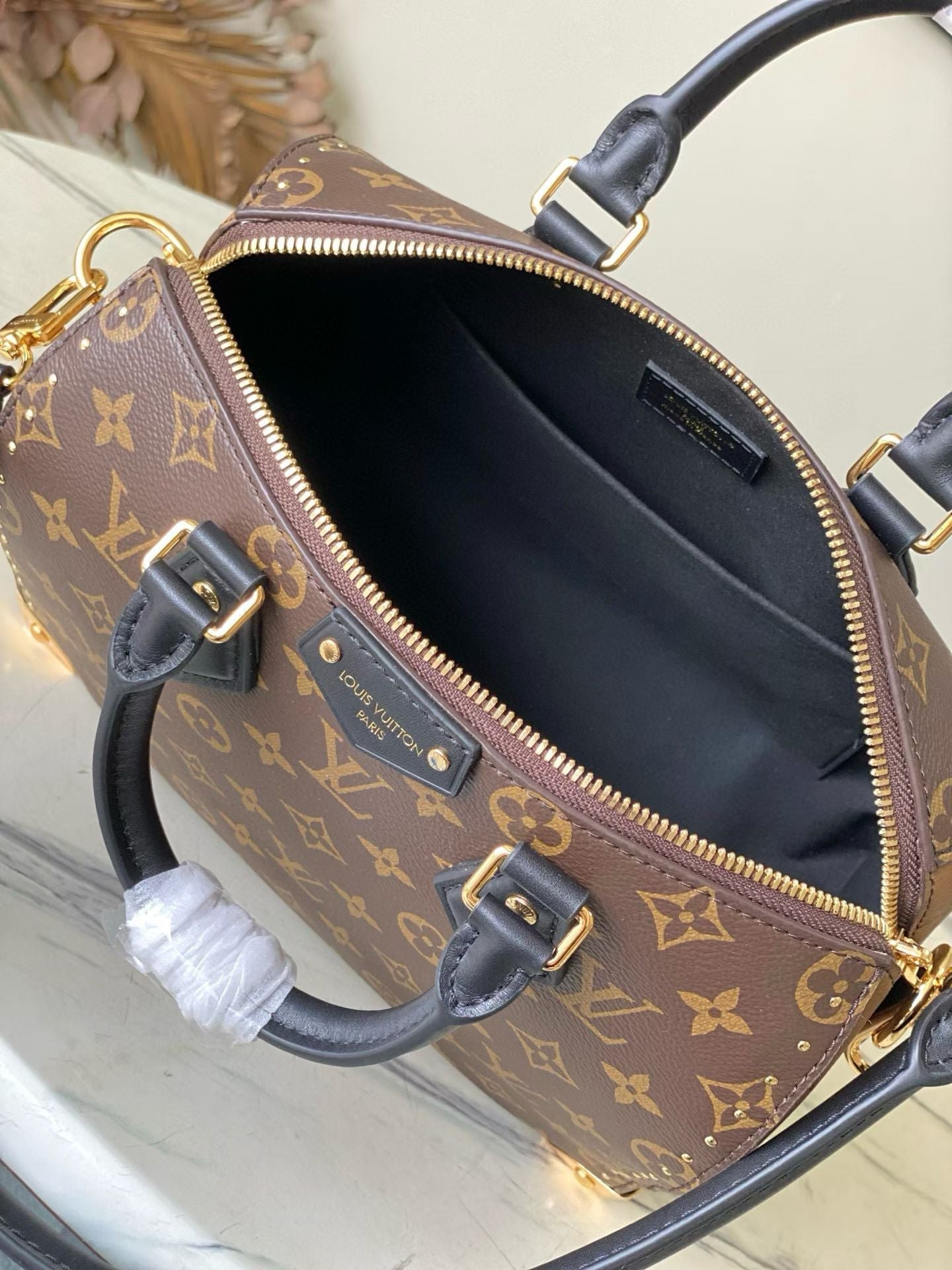 LOUIS VUITTON Speedy Trunk 25 – Monogram Canvas