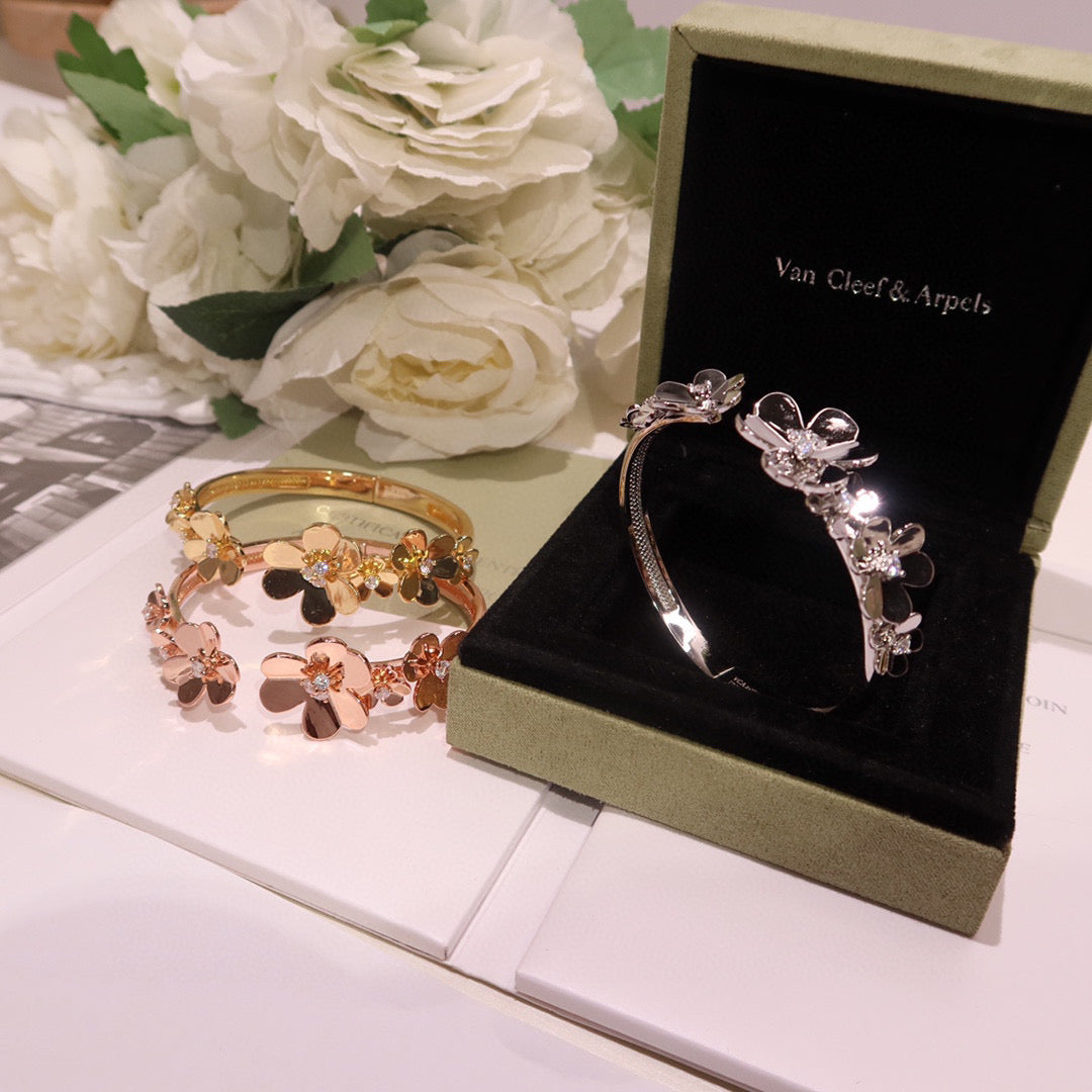 Van Cleef & Arpels Frivole 7 Flowers Bracelet