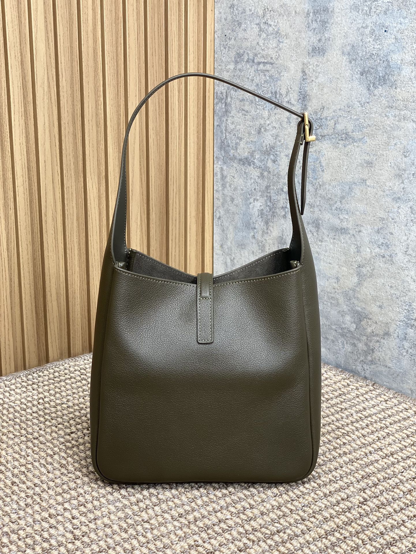 Saint Laurent Le 5 à 7 Supple Shoulder Bag