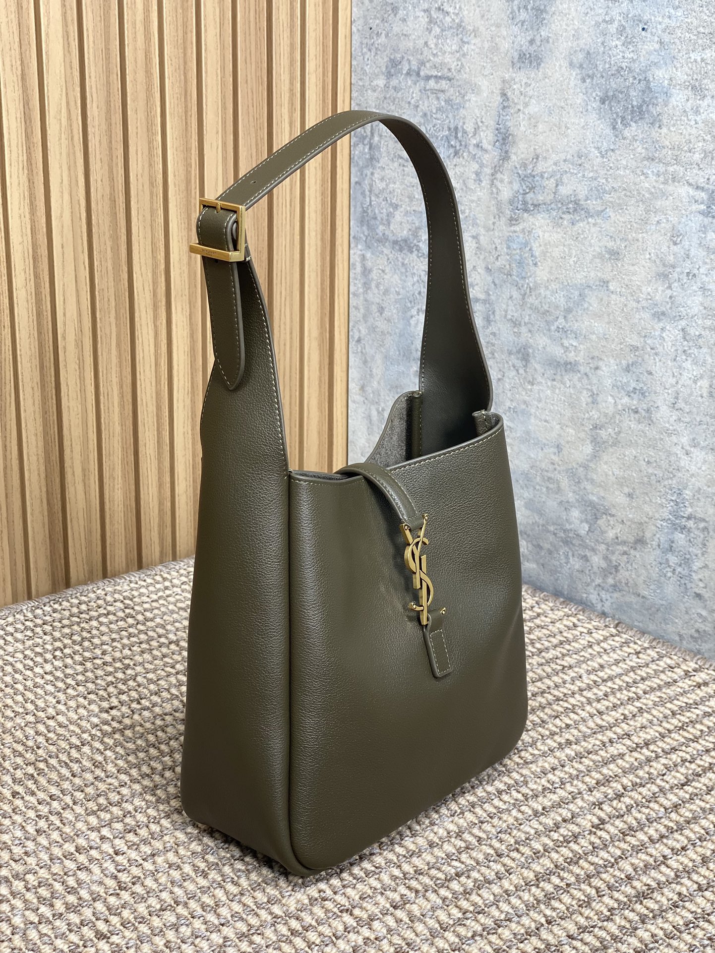 Saint Laurent Le 5 à 7 Supple Shoulder Bag