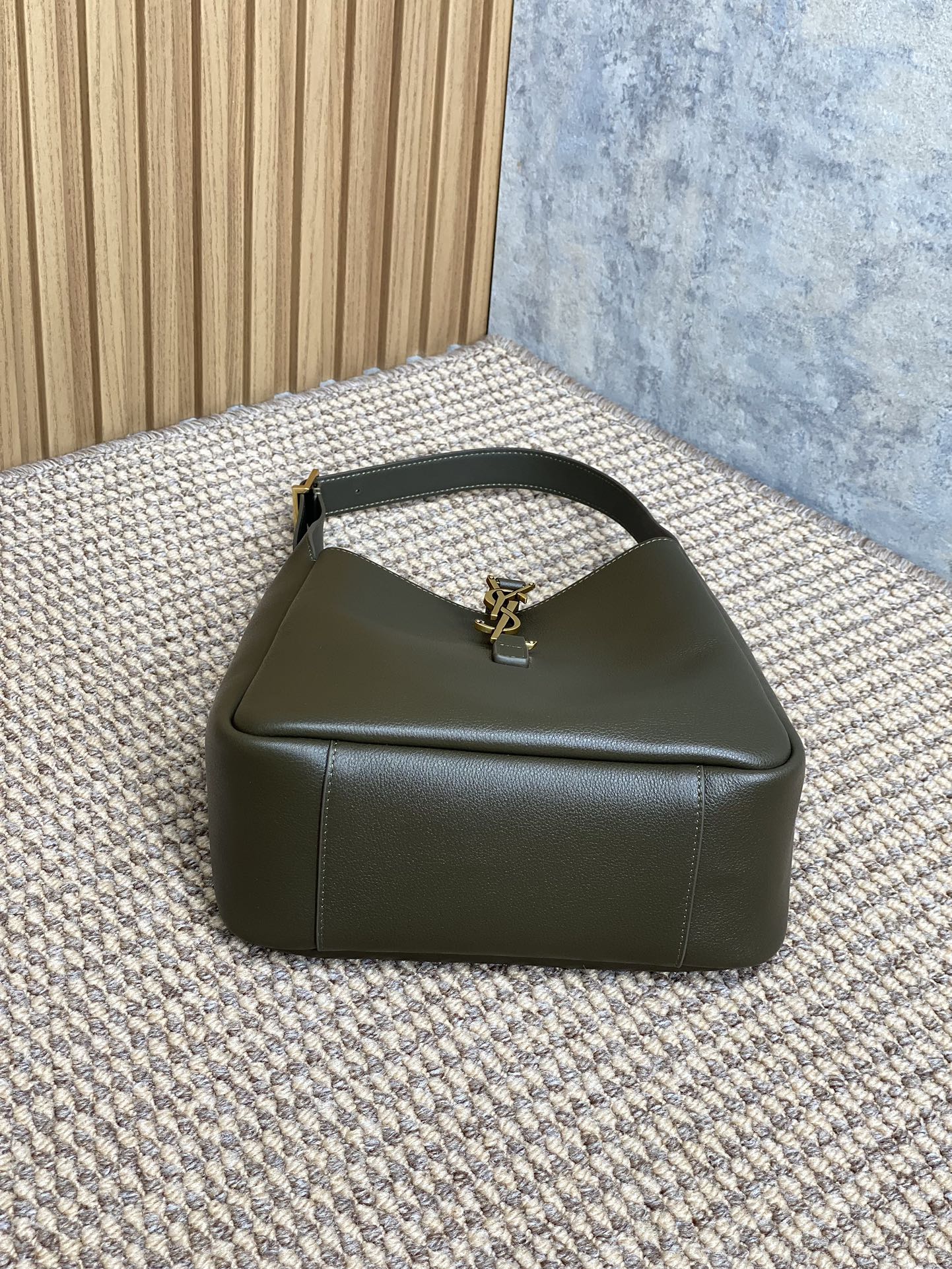 Saint Laurent Le 5 à 7 Supple Shoulder Bag