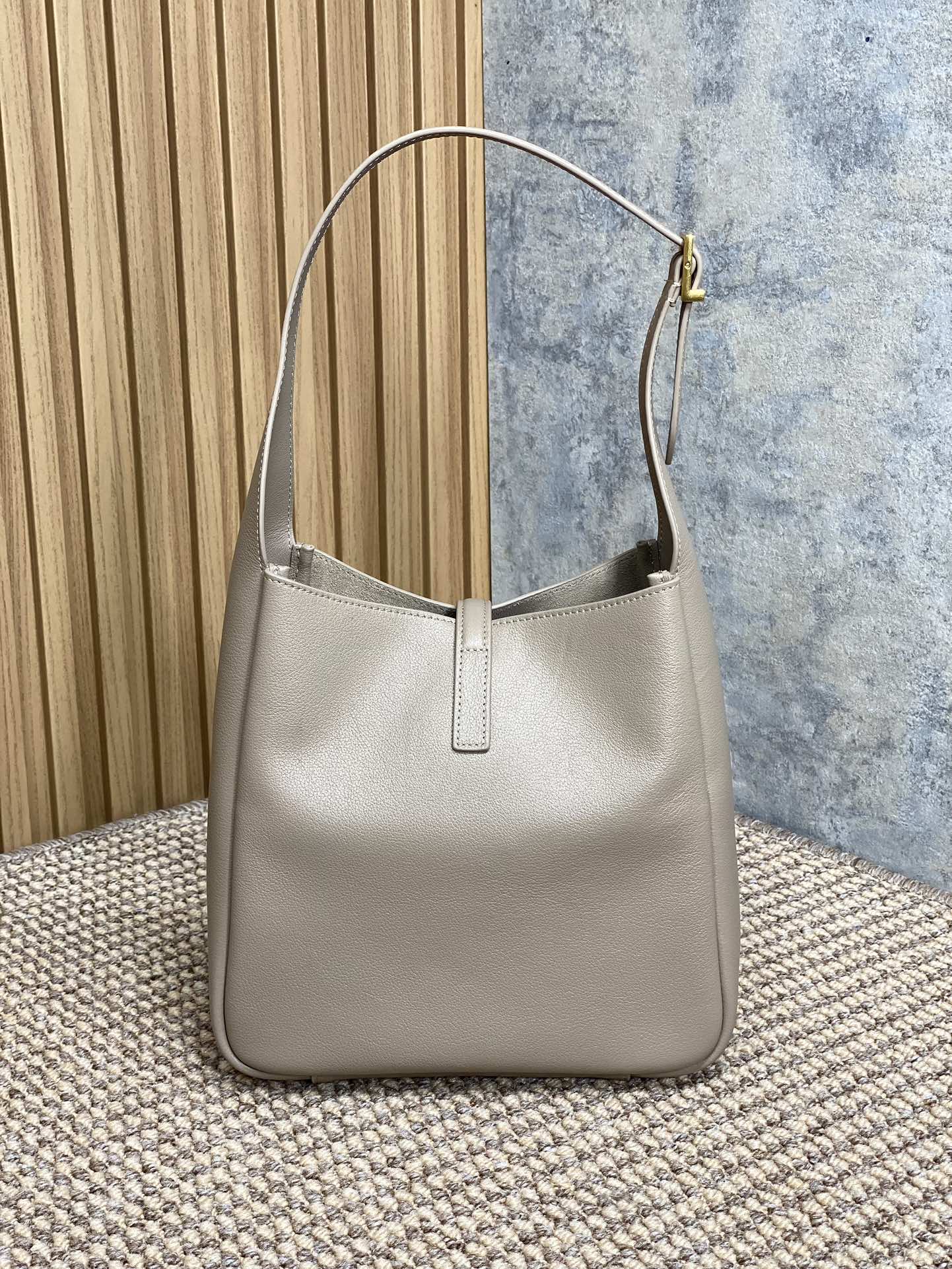 Saint Laurent Le 5 à 7 Supple Shoulder Bag