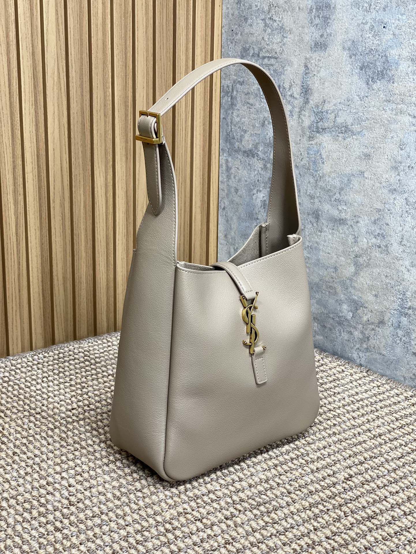 Saint Laurent Le 5 à 7 Supple Shoulder Bag