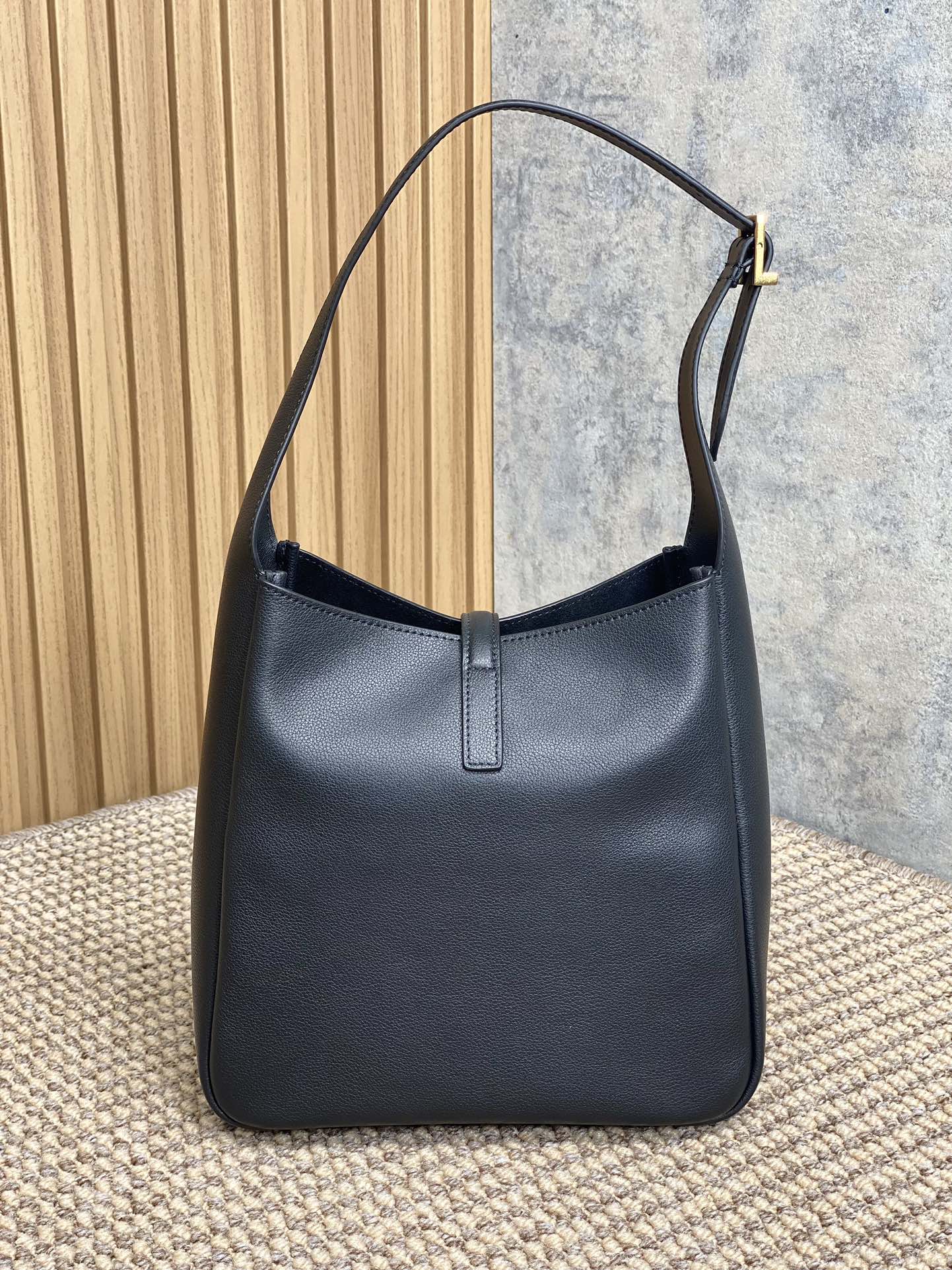 Saint Laurent Le 5 à 7 Supple Shoulder Bag