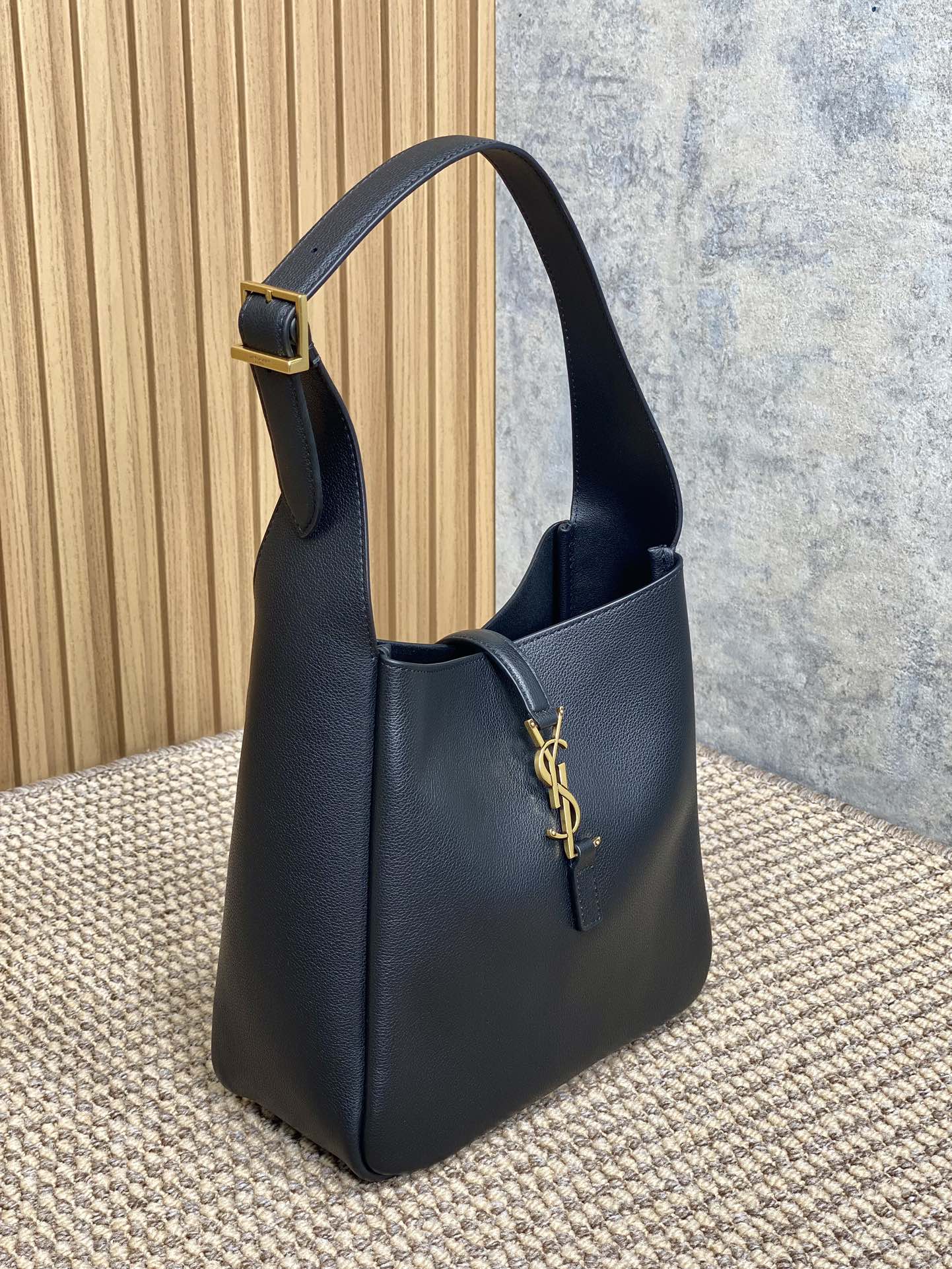 Saint Laurent Le 5 à 7 Supple Shoulder Bag