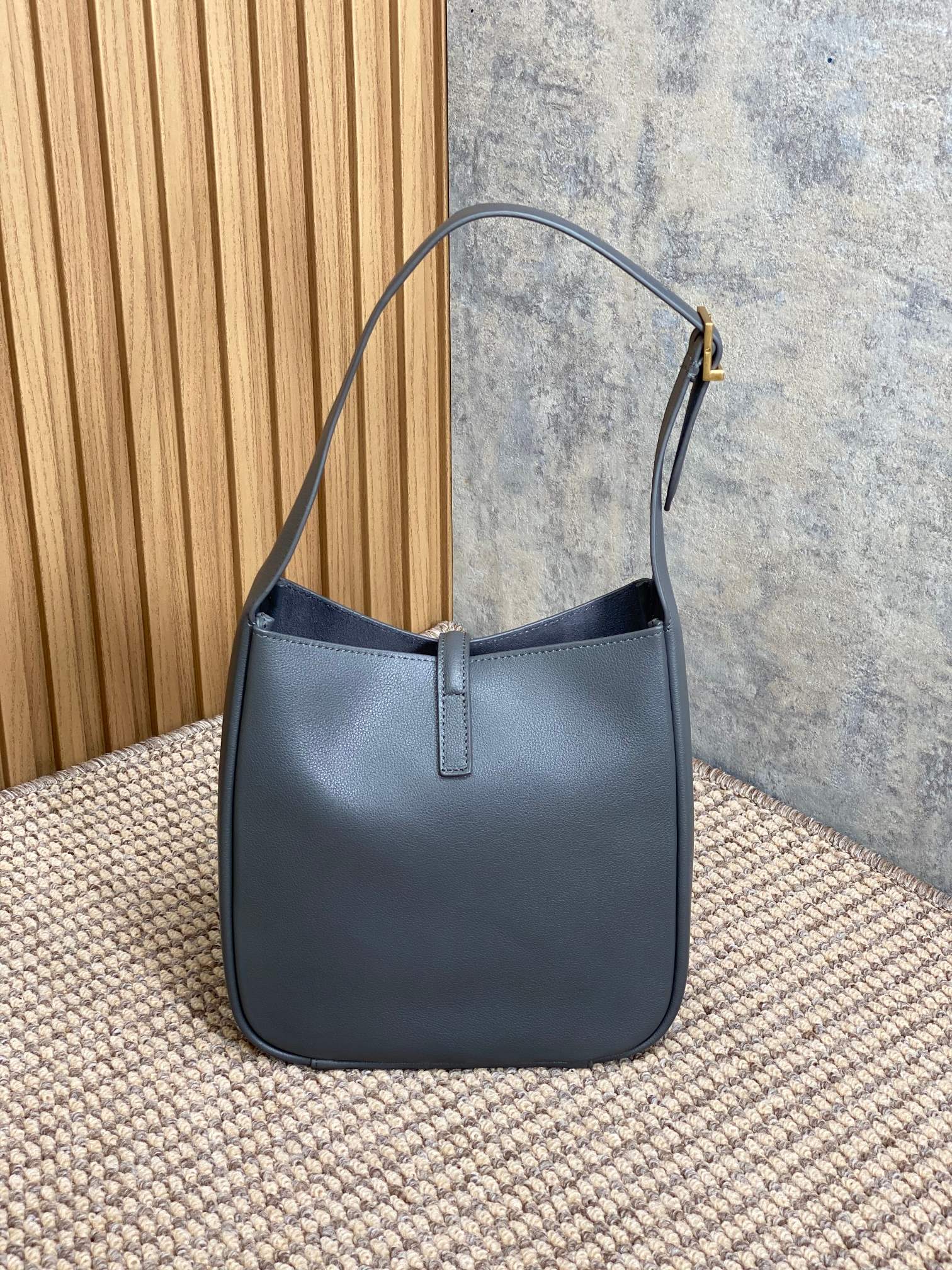 Saint Laurent Le 5 à 7 Supple Shoulder Bag