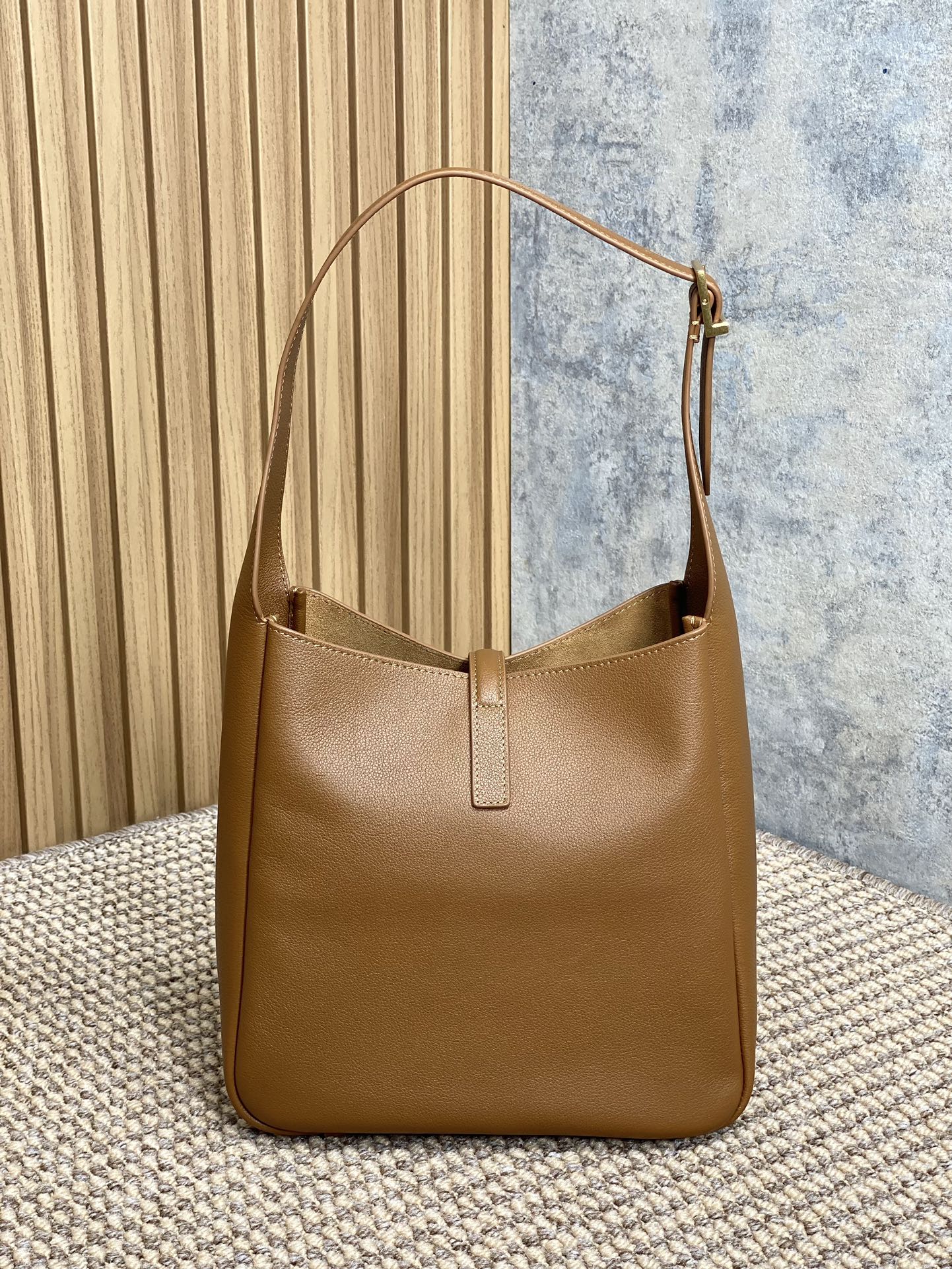 Saint Laurent Le 5 à 7 Supple Shoulder Bag