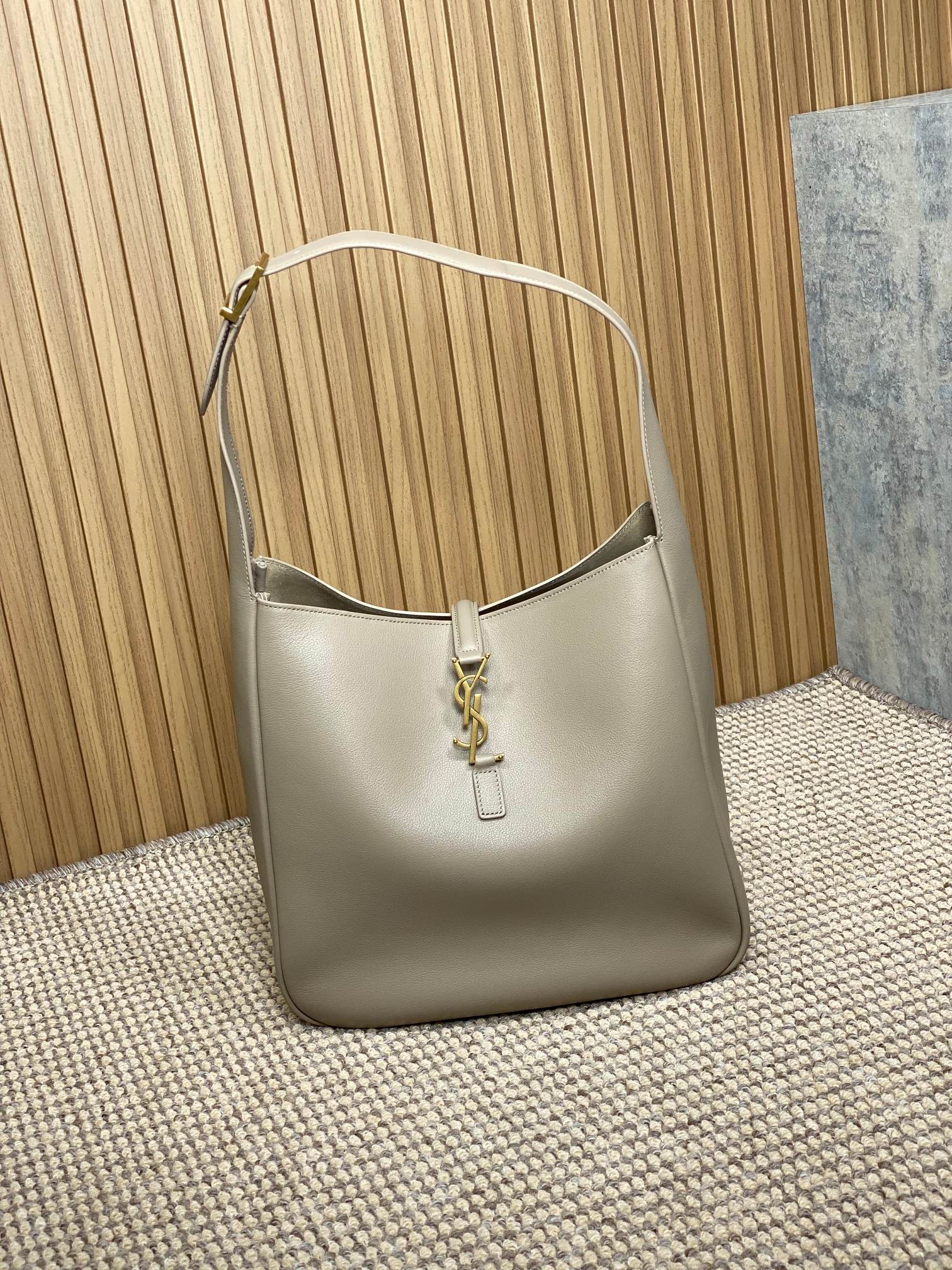 Saint Laurent Le 5 à 7 Supple Shoulder Bag