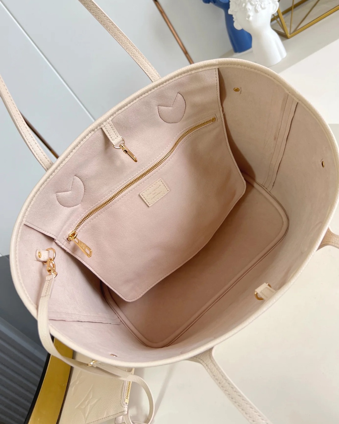 Louis Vuitton Neverfull MM Tote Bag
