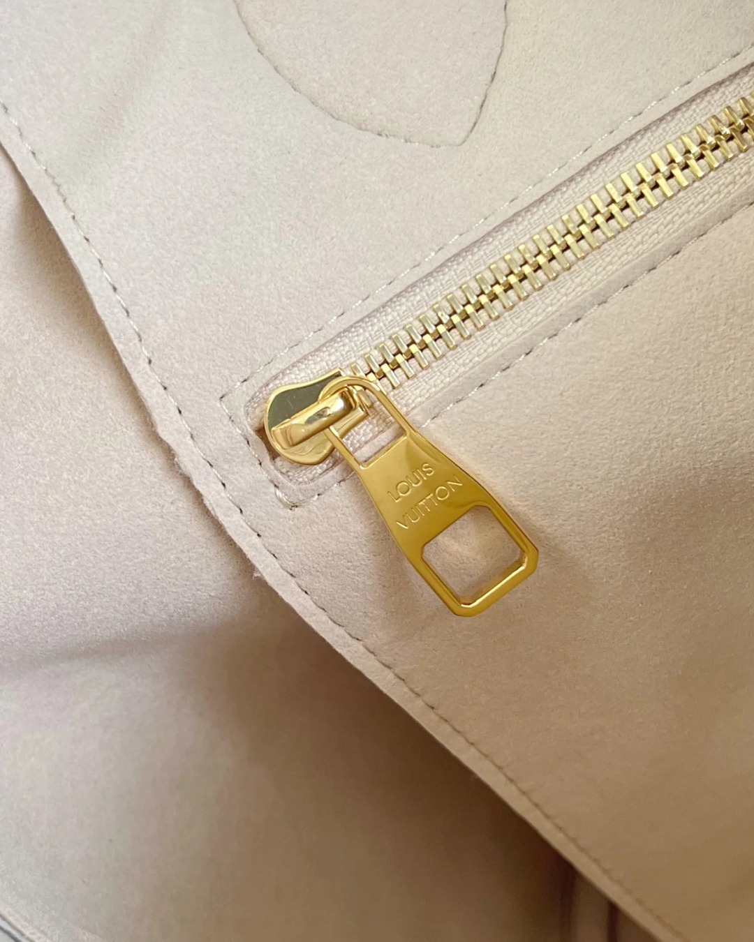 Louis Vuitton Neverfull MM Tote Bag