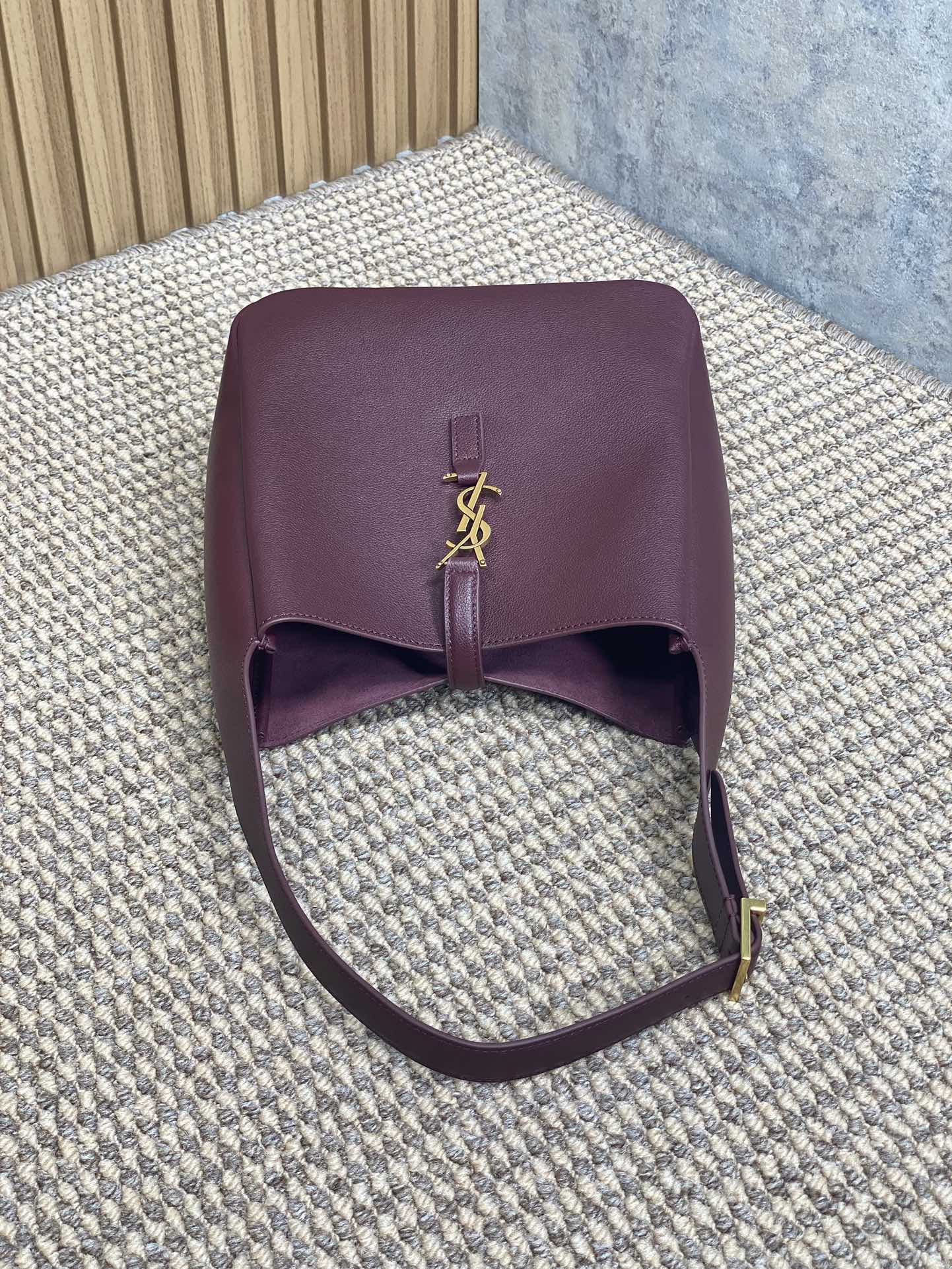 Saint Laurent Le 5 à 7 Supple Shoulder Bag