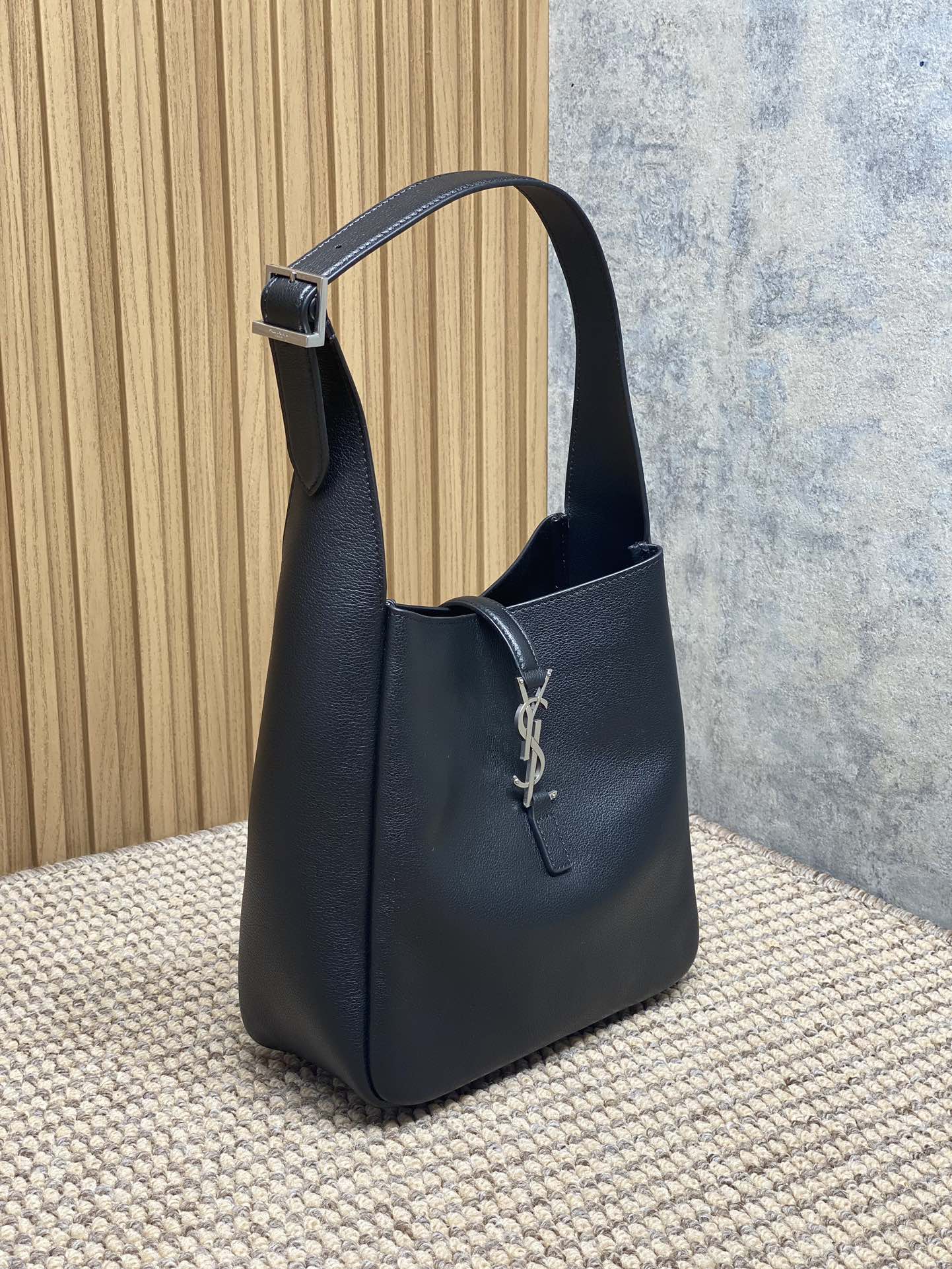 Saint Laurent Le 5 à 7 Supple Shoulder Bag
