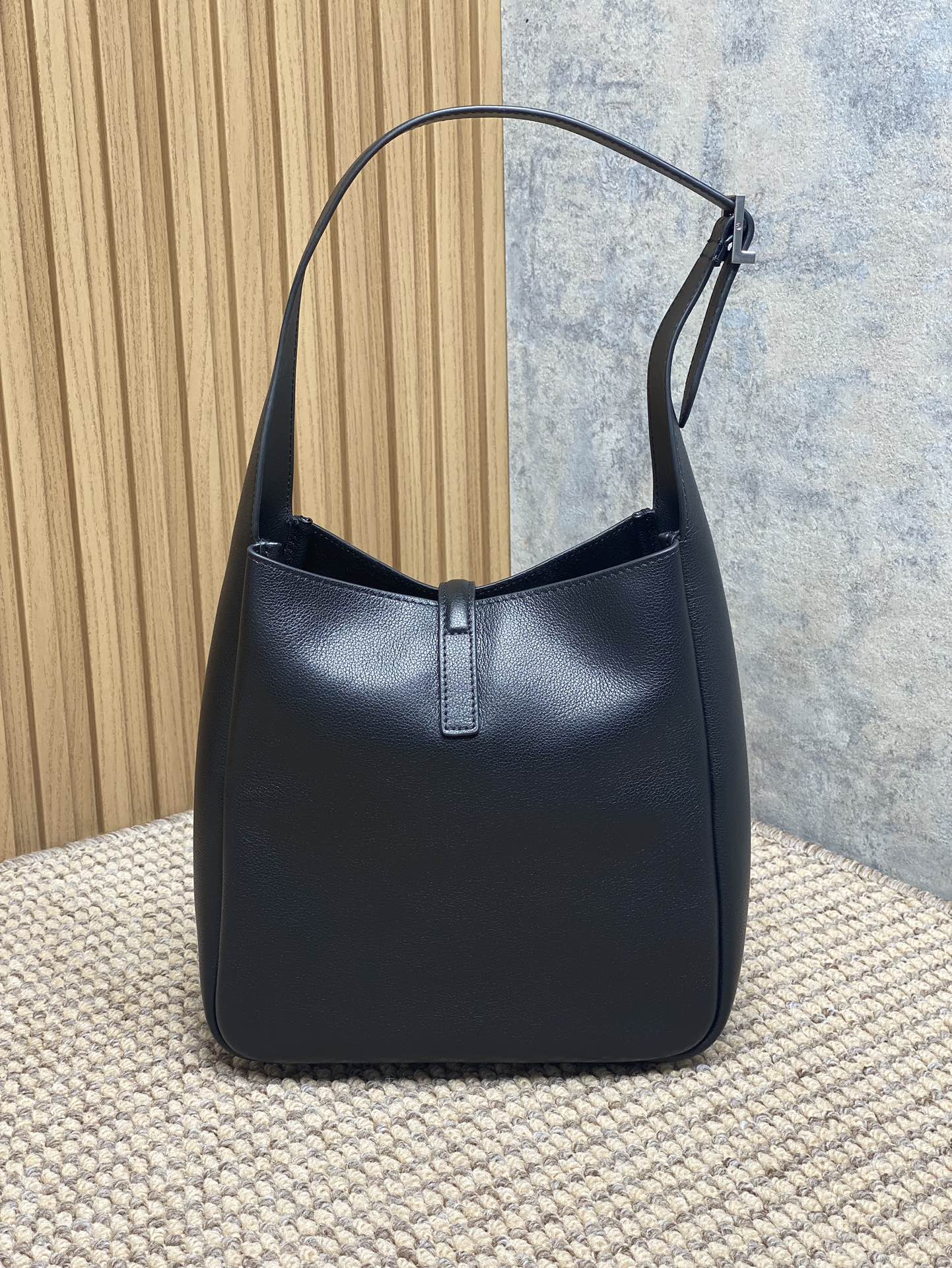 Saint Laurent Le 5 à 7 Supple Shoulder Bag