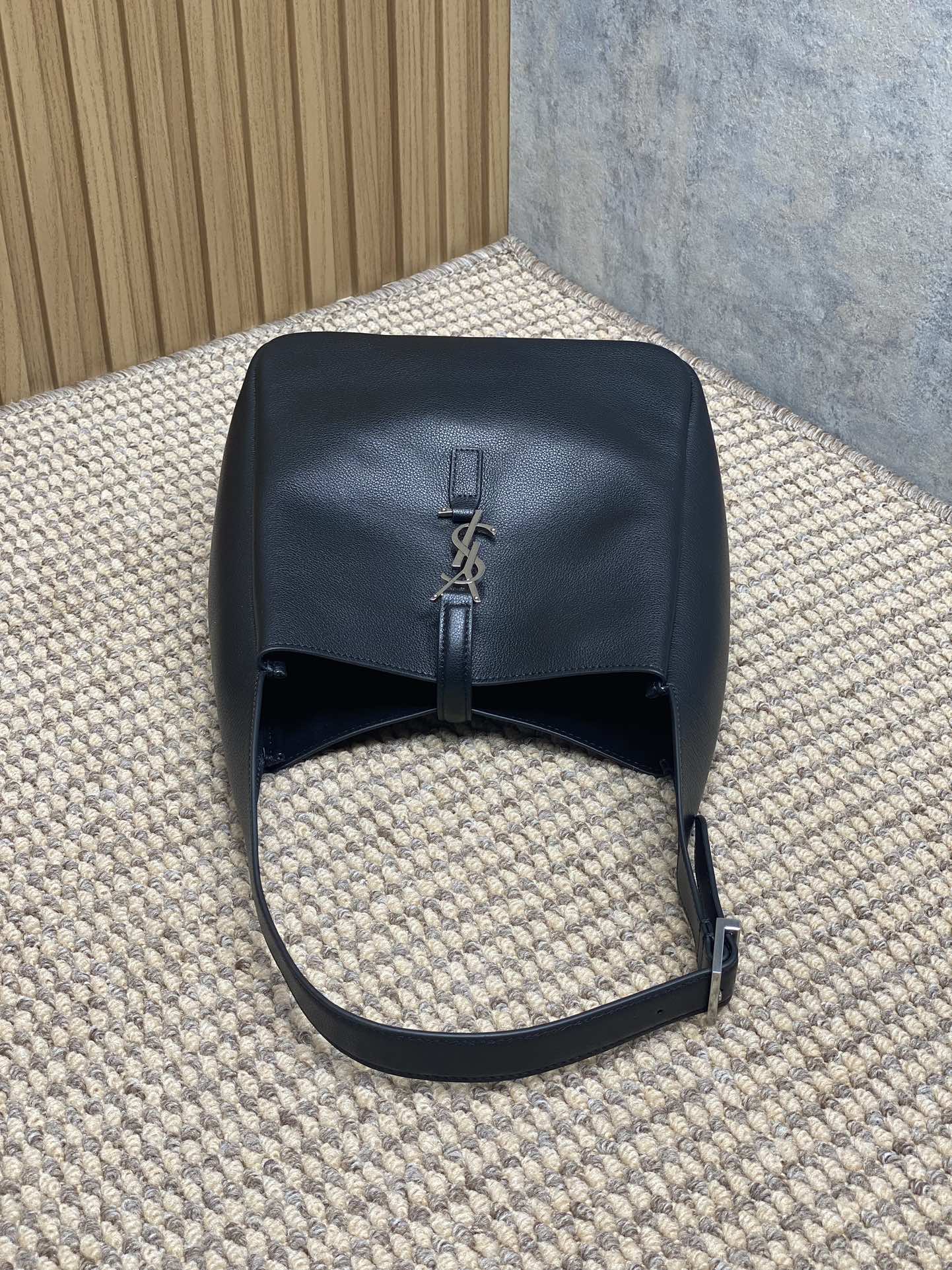 Saint Laurent Le 5 à 7 Supple Shoulder Bag