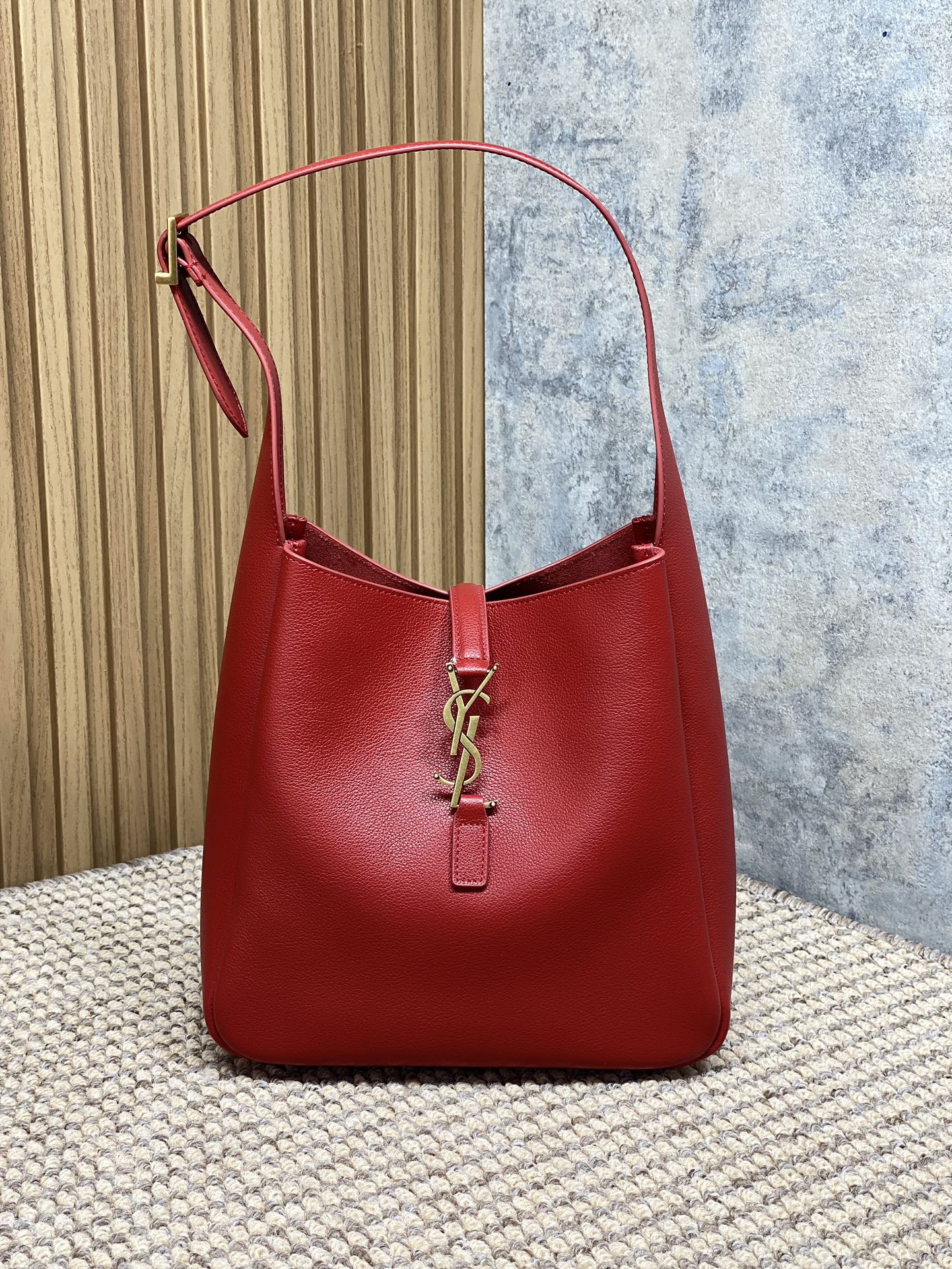 Saint Laurent Le 5 à 7 Supple Shoulder Bag