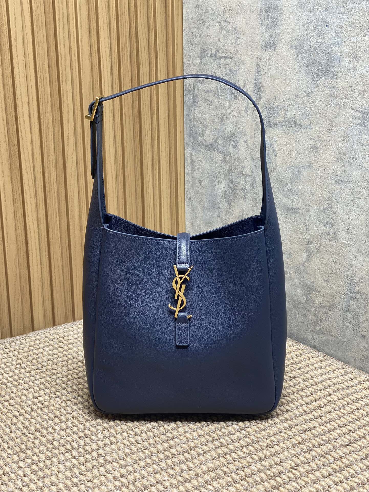 Saint Laurent Le 5 à 7 Supple Shoulder Bag