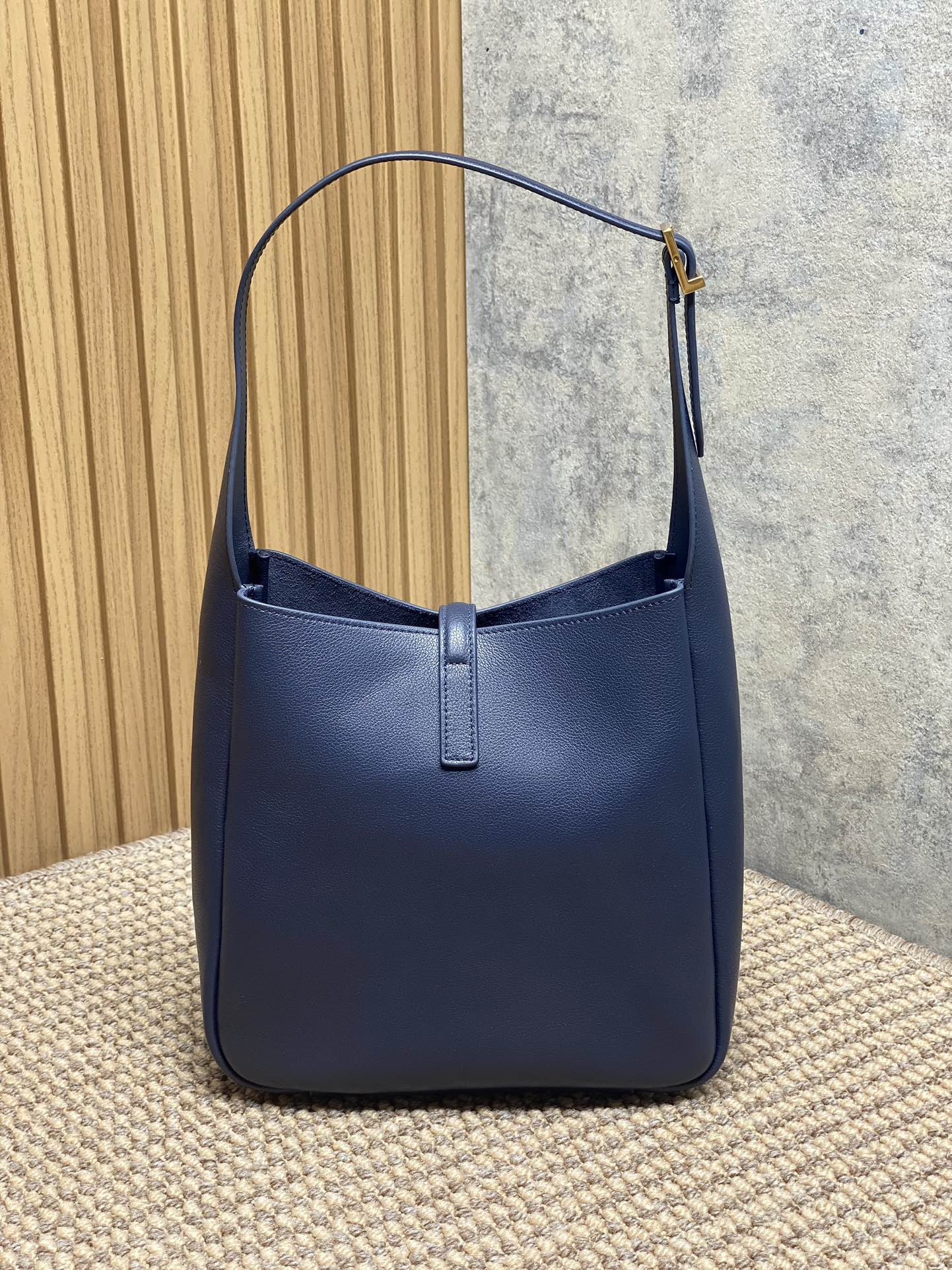 Saint Laurent Le 5 à 7 Supple Shoulder Bag