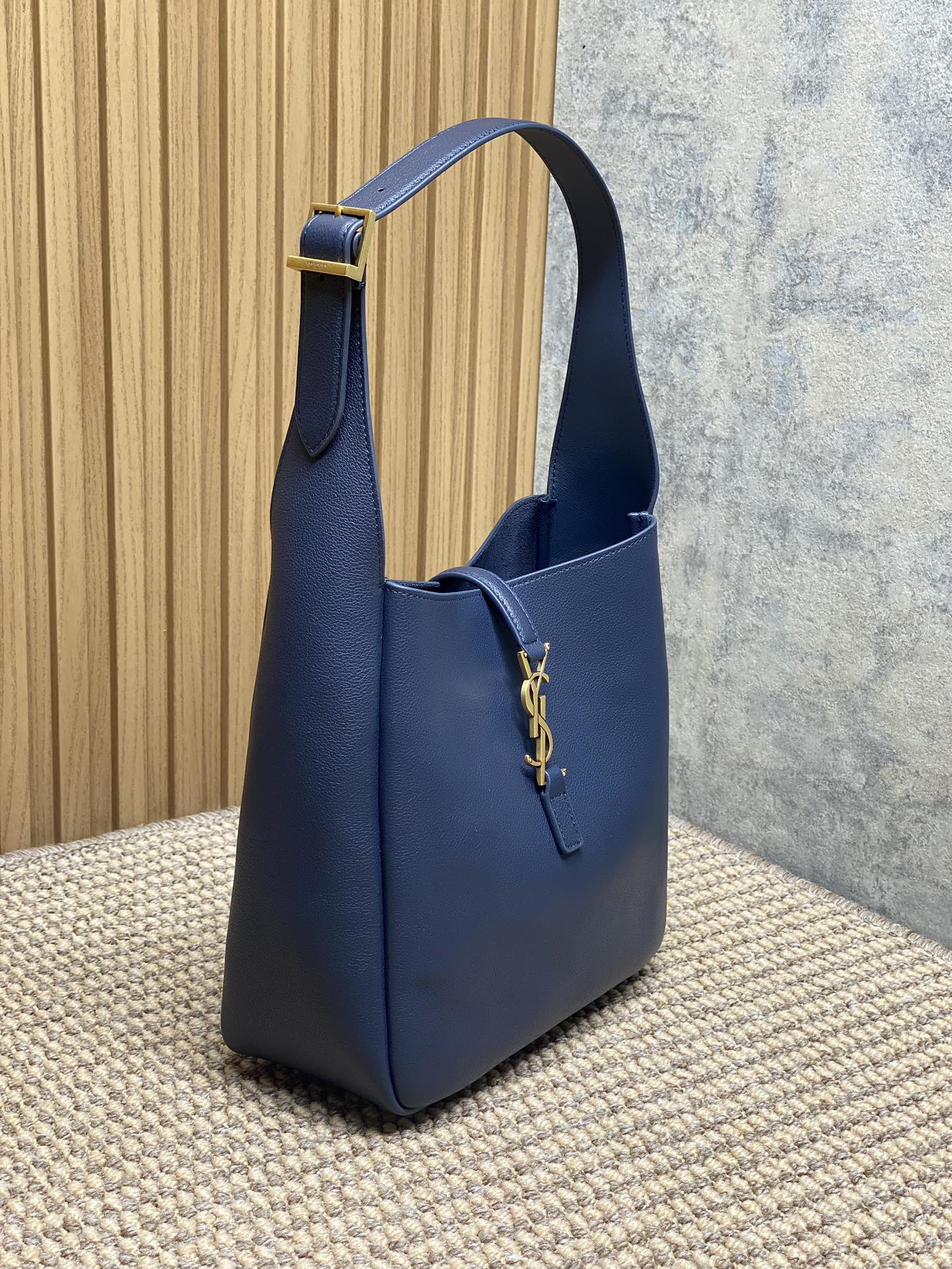 Saint Laurent Le 5 à 7 Supple Shoulder Bag