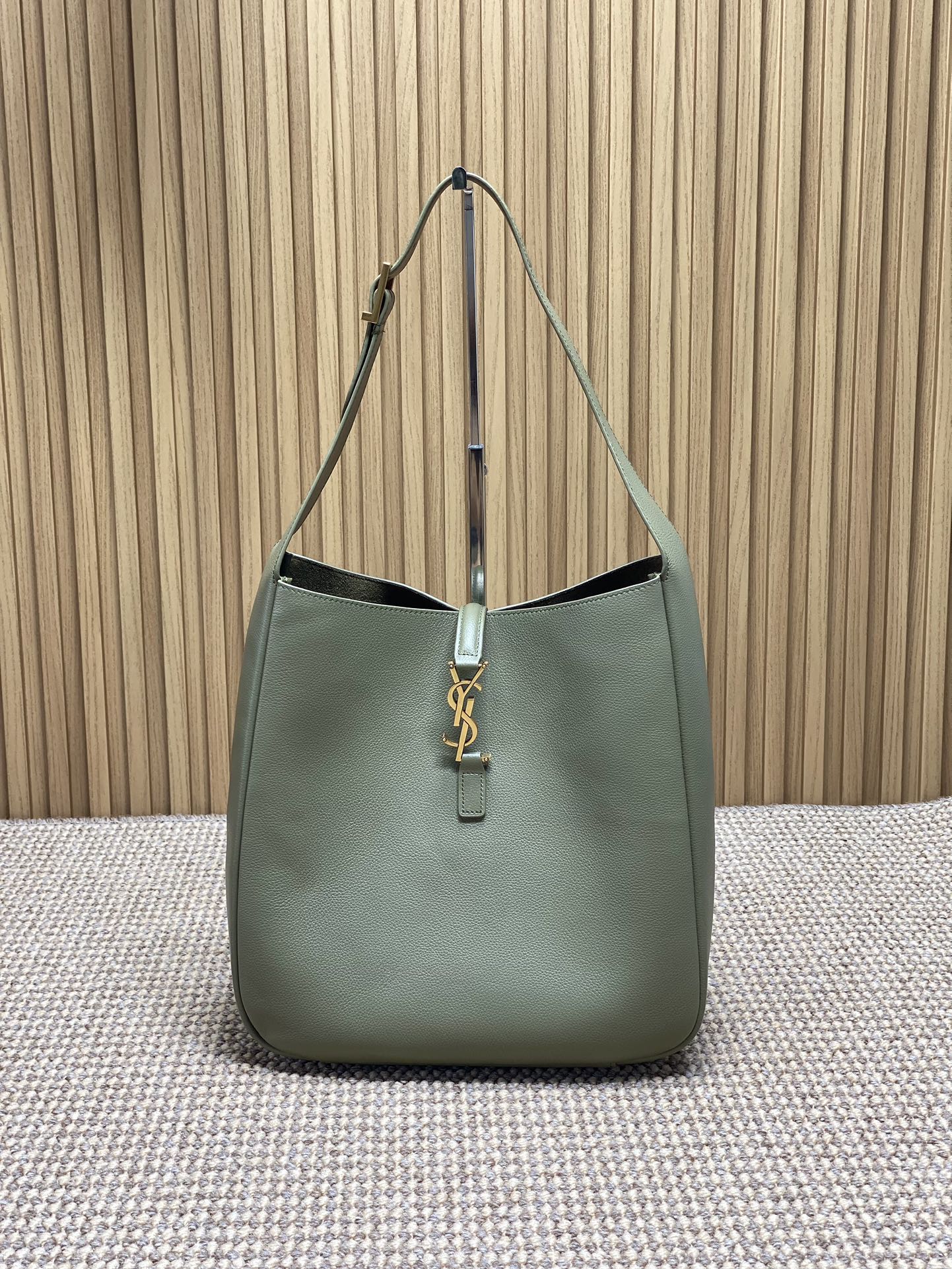 Saint Laurent Le 5 à 7 Supple Shoulder Bag