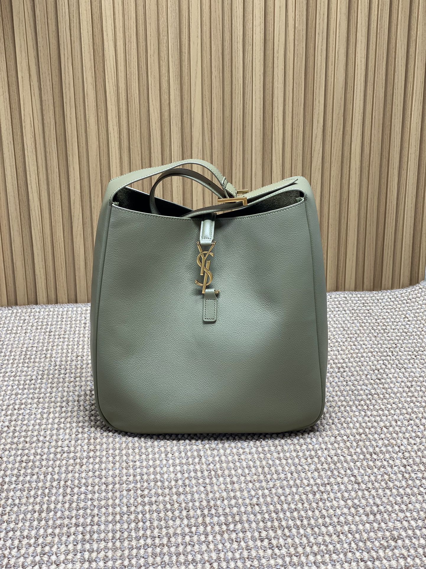 Saint Laurent Le 5 à 7 Supple Shoulder Bag