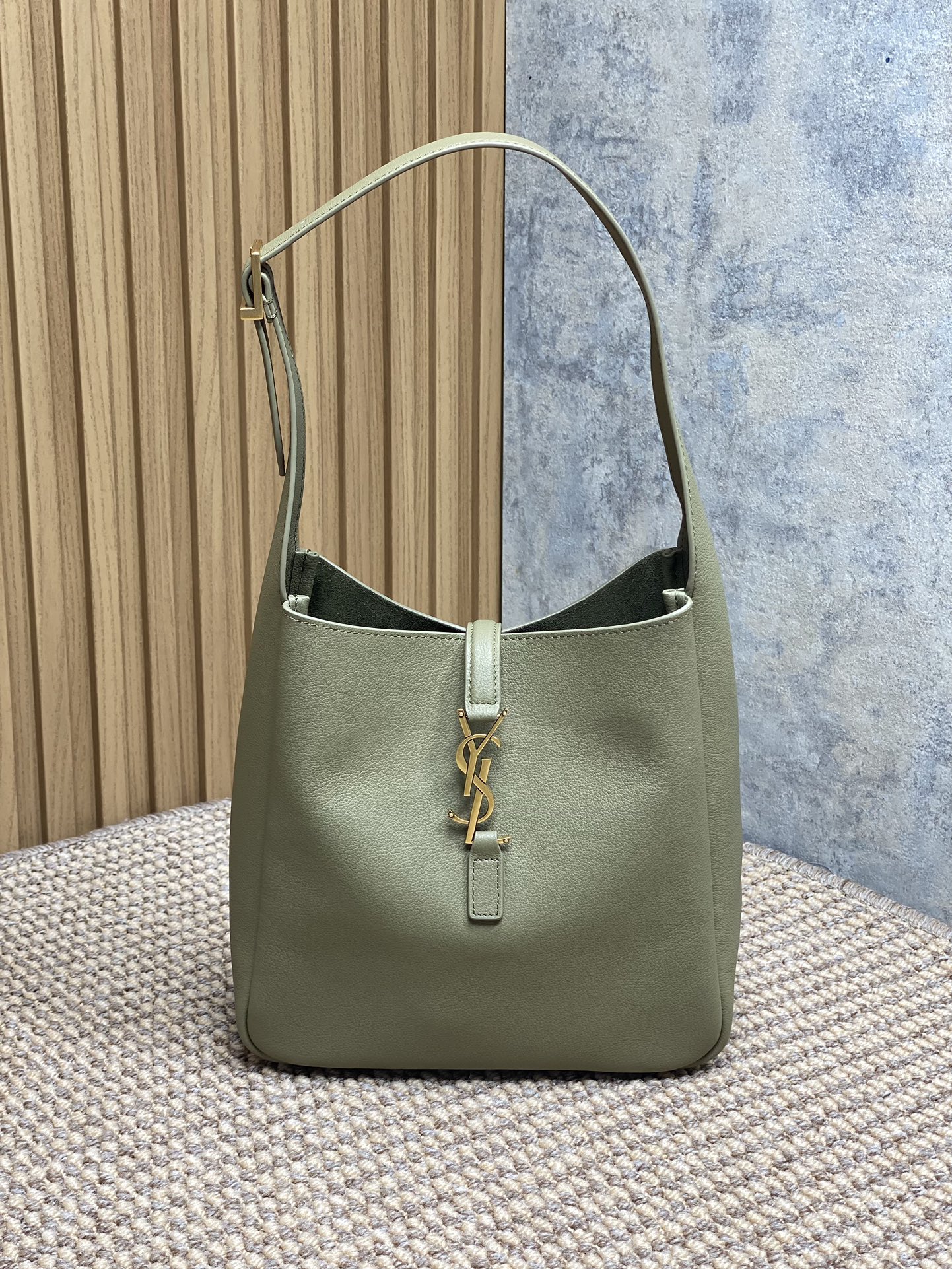 Saint Laurent Le 5 à 7 Supple Shoulder Bag