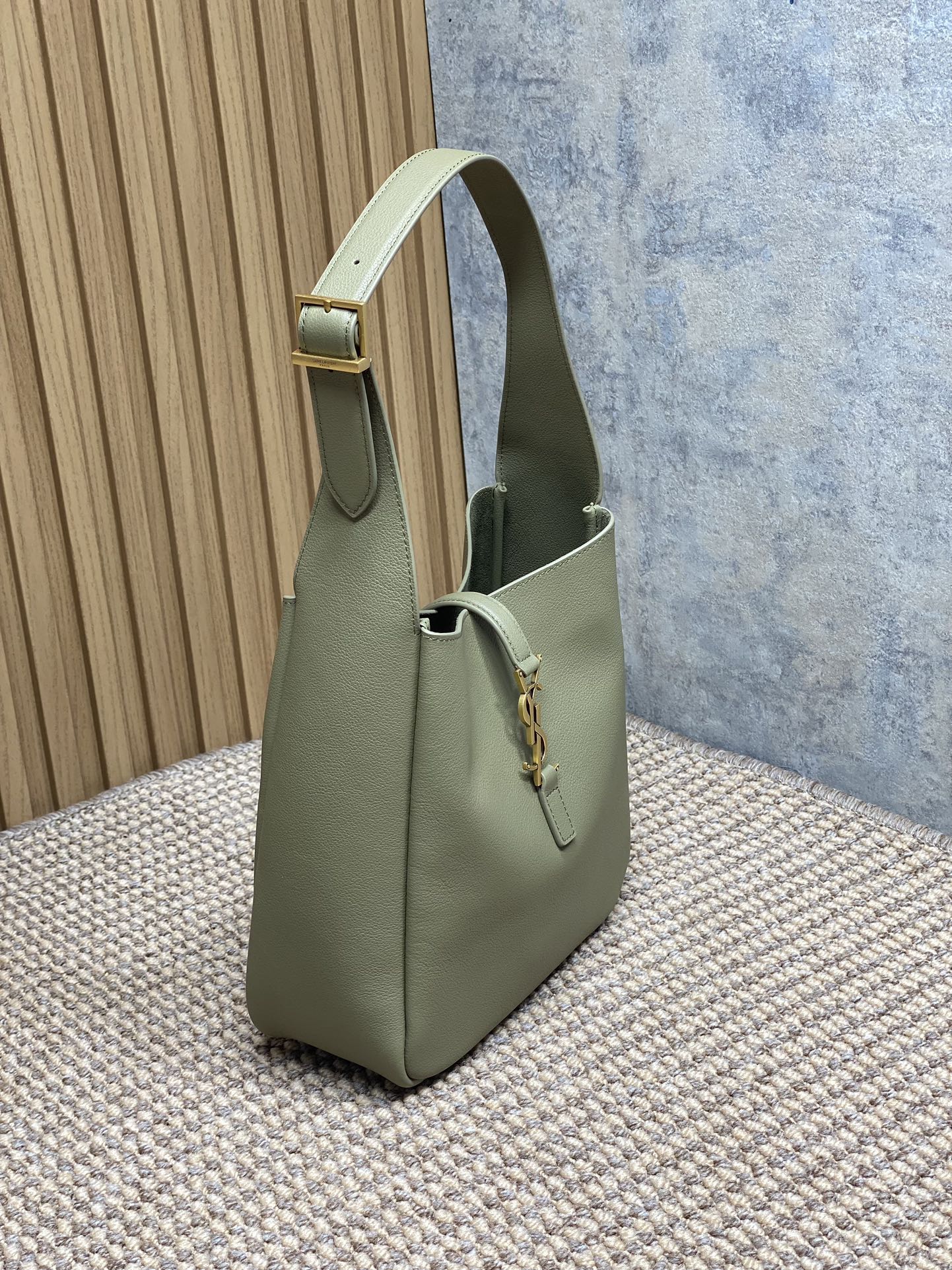 Saint Laurent Le 5 à 7 Supple Shoulder Bag