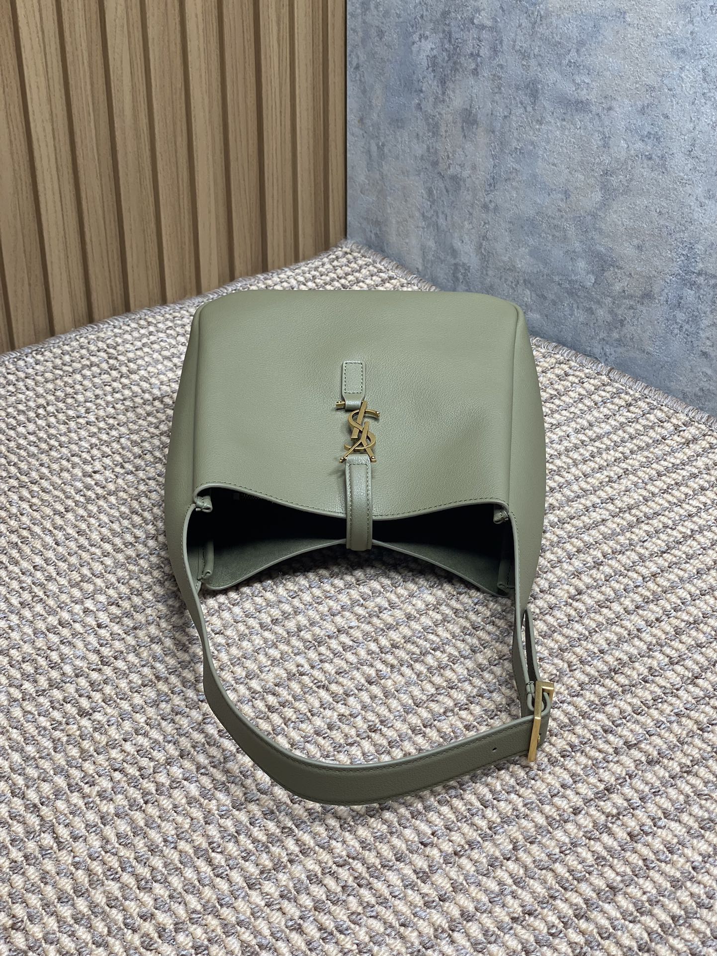 Saint Laurent Le 5 à 7 Supple Shoulder Bag