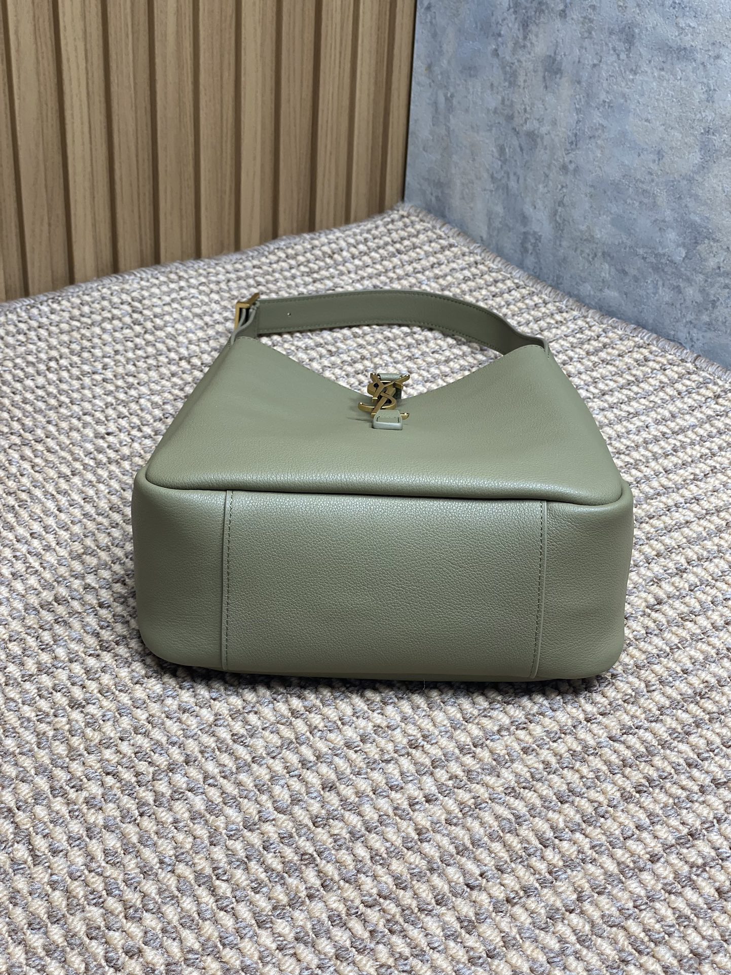 Saint Laurent Le 5 à 7 Supple Shoulder Bag