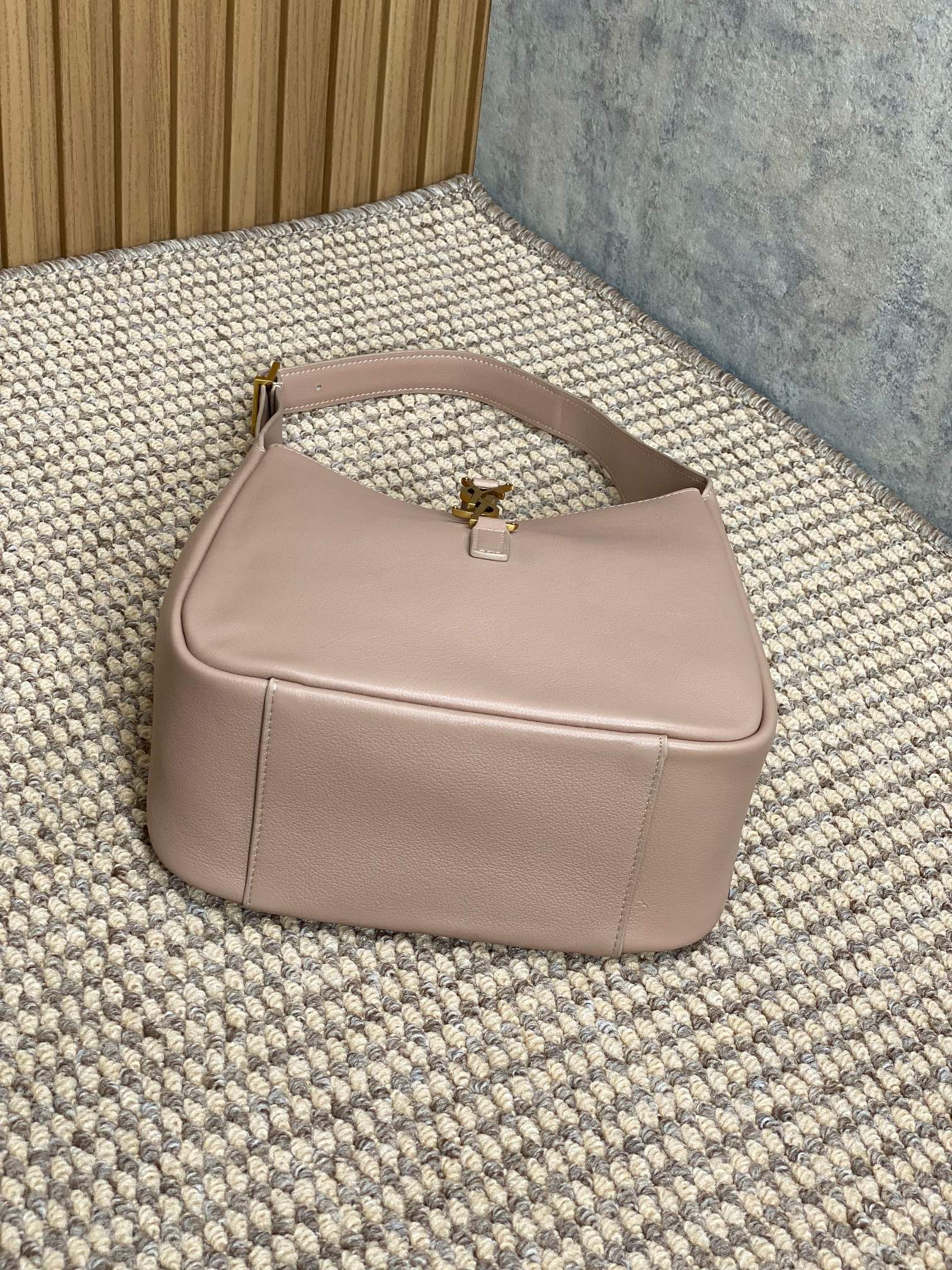 Saint Laurent Le 5 à 7 Supple Shoulder Bag