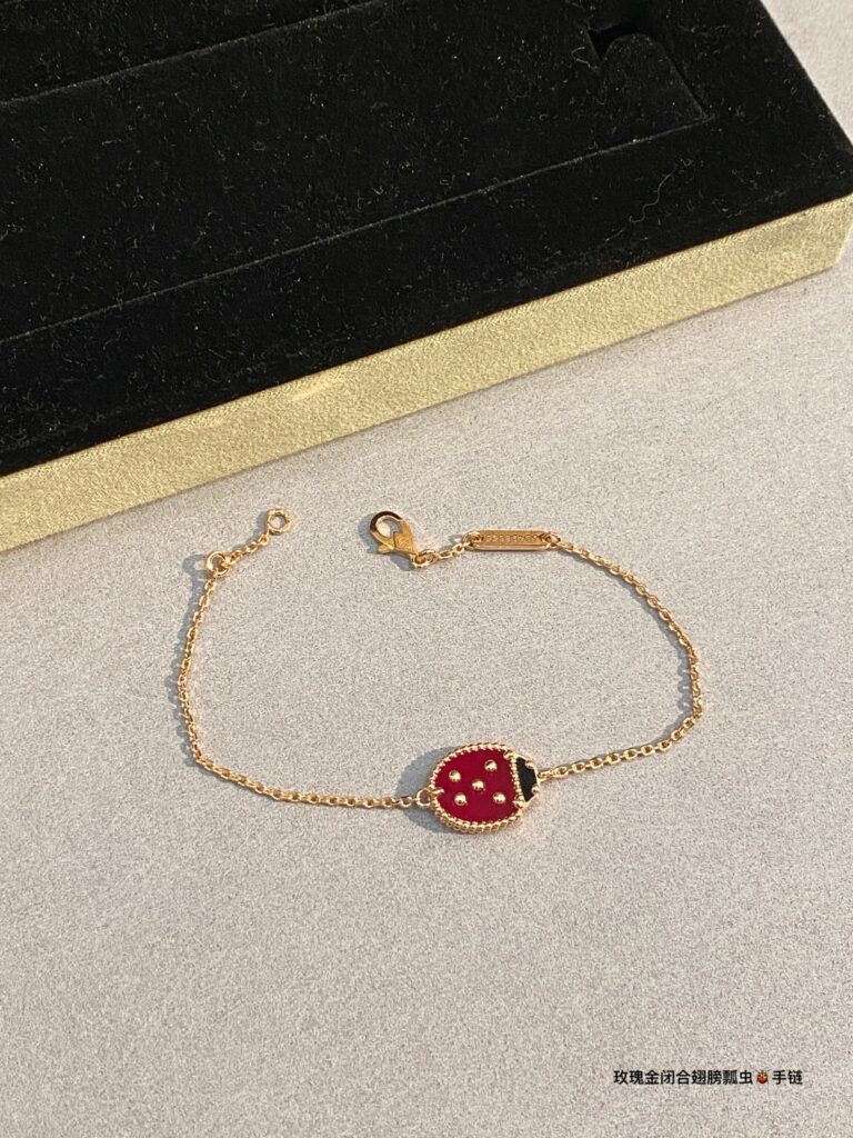 VCA Lucky Spring Bracelet, Closed Wings Ladybug