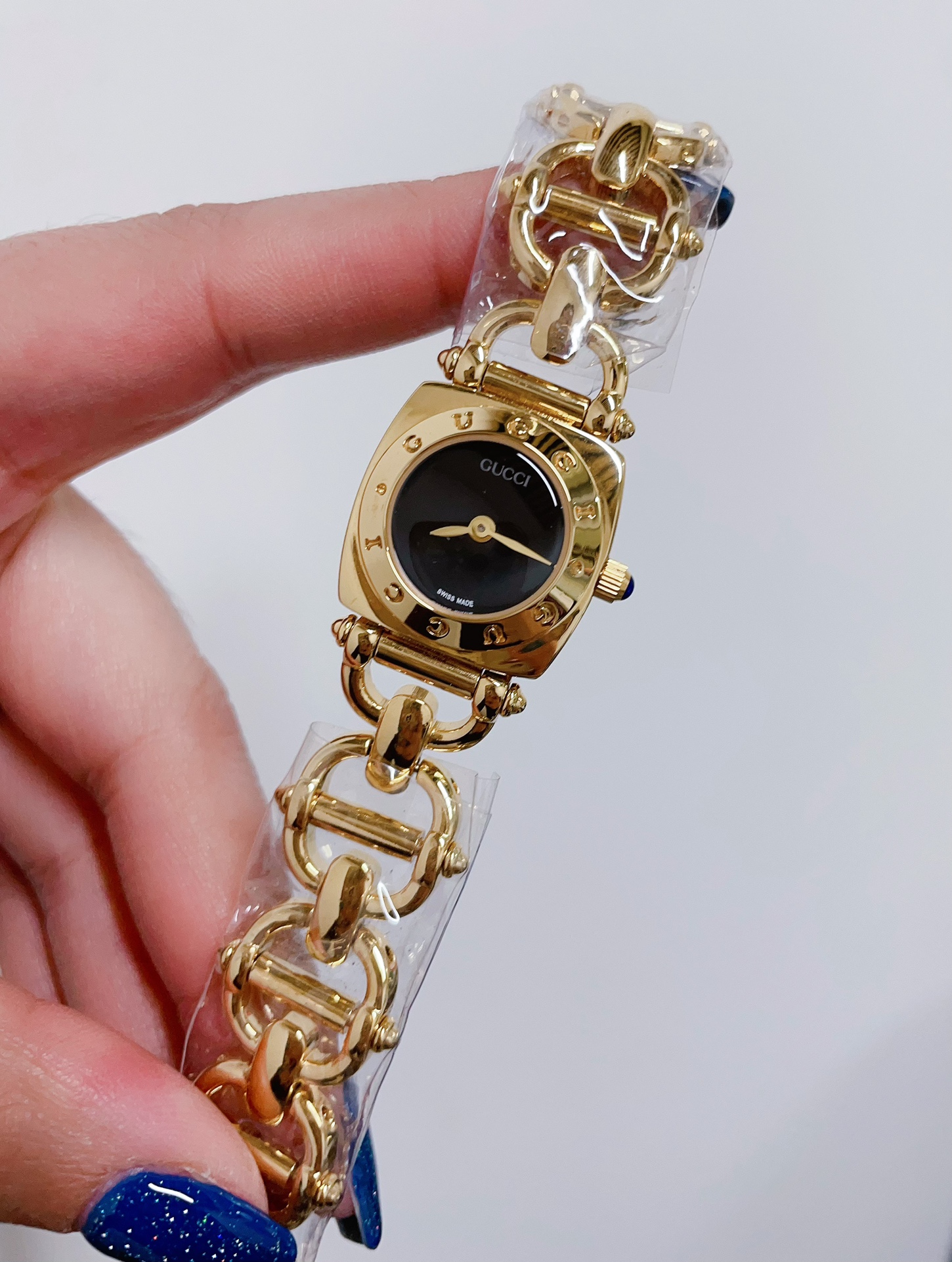 Gucci 3900 Series Black Dial Gold Bracelet Watch