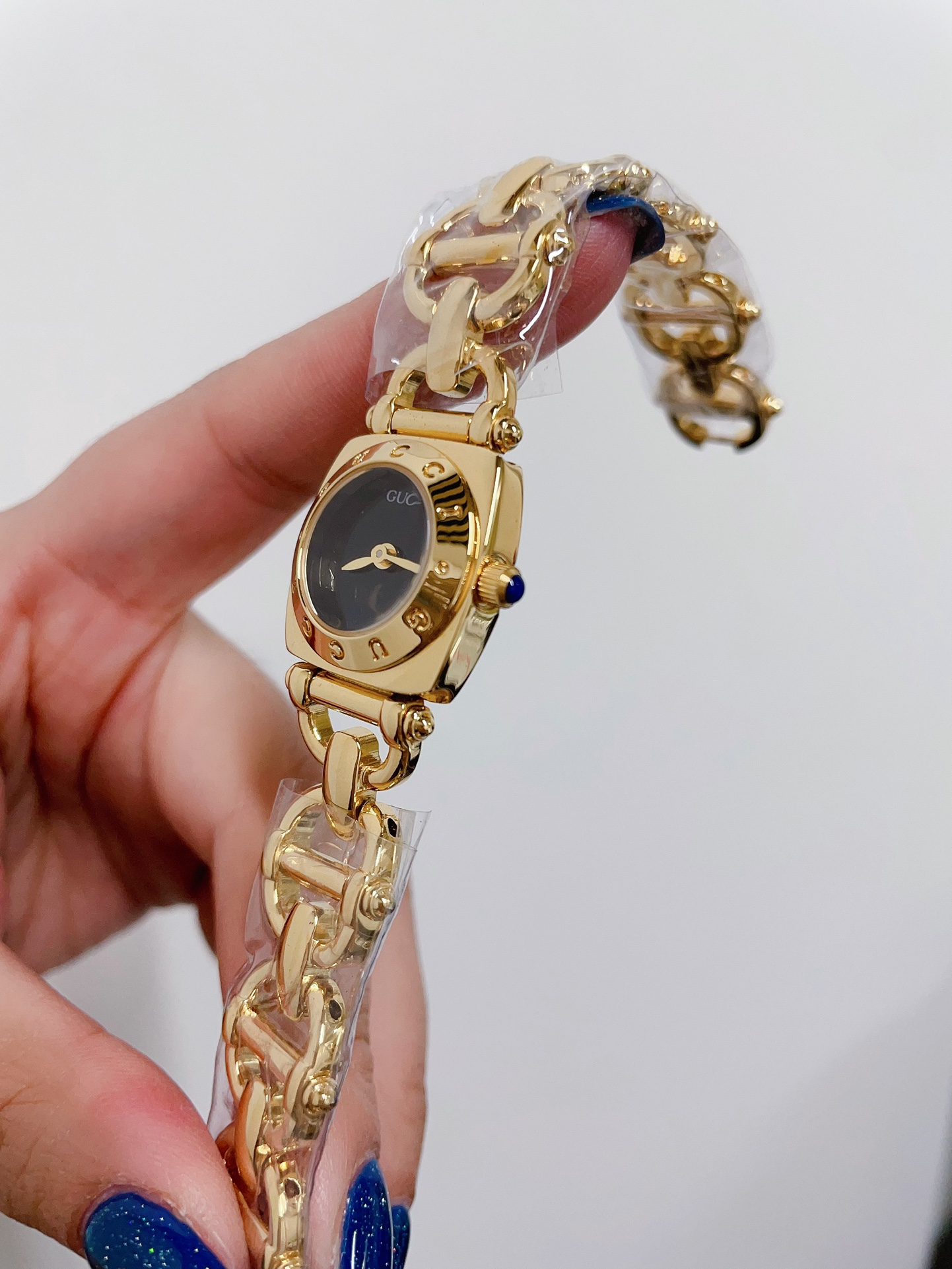 Gucci 3900 Series Black Dial Gold Bracelet Watch