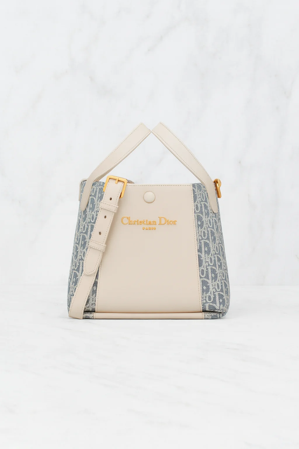 Dior-Signature-off white