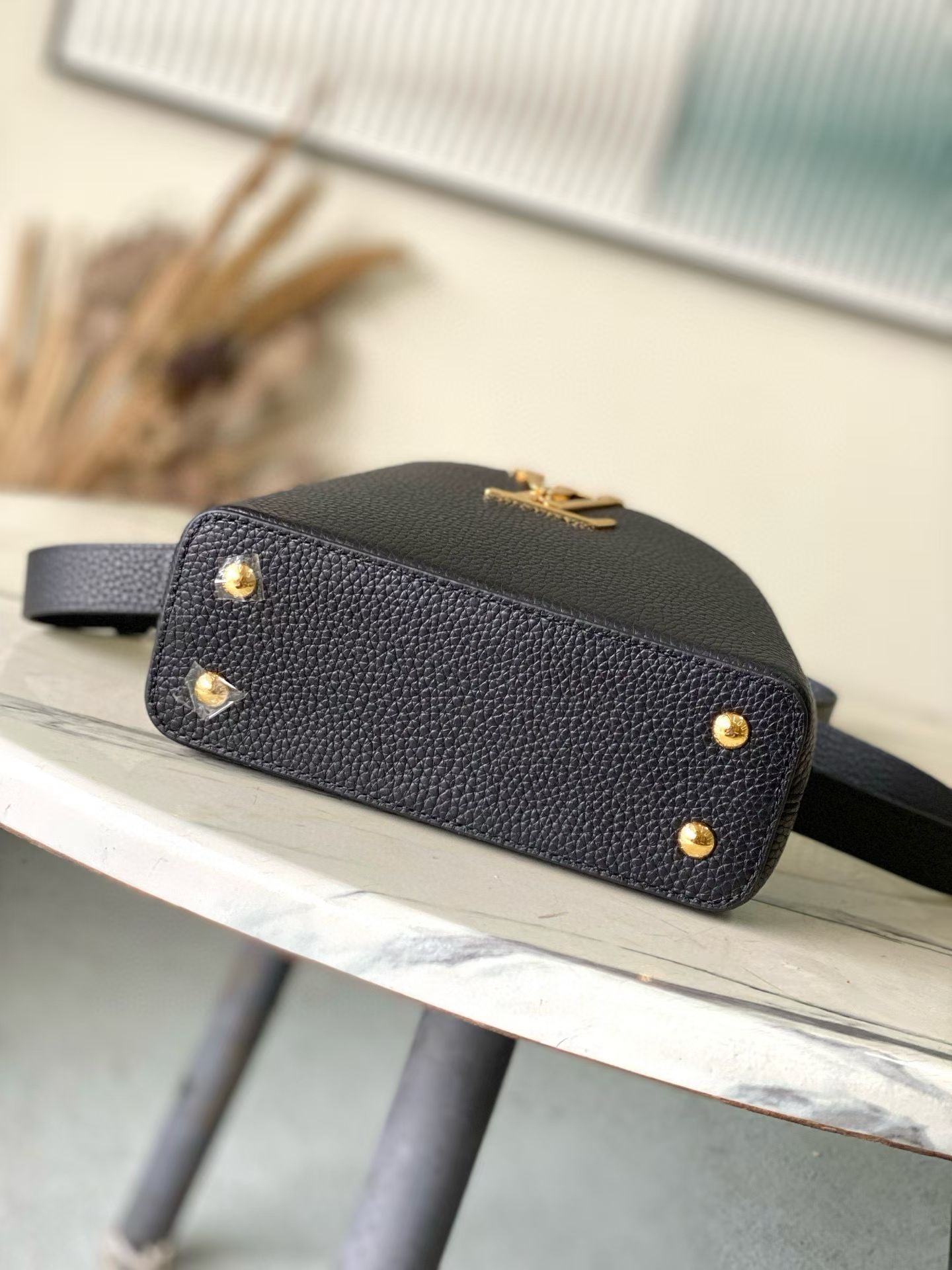 LOUIS VUITTON Capucines Mini – M14976