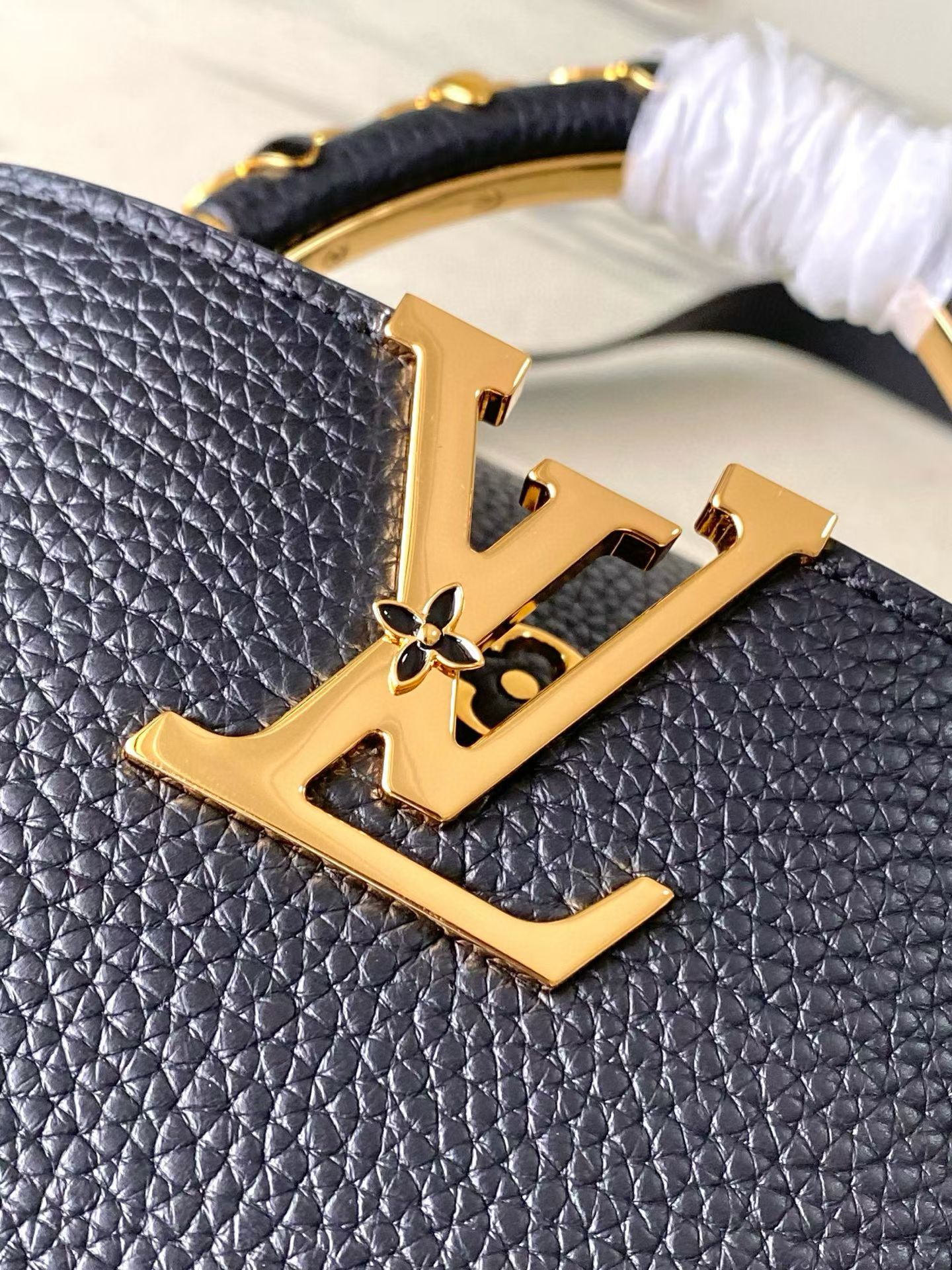 LOUIS VUITTON Capucines Mini – M14976