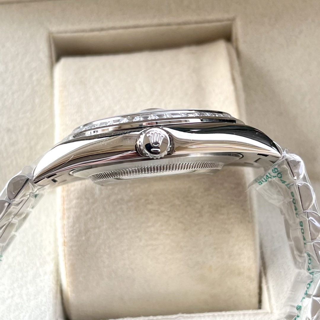 Rolex Day-Date 40 Oyster Perpetual – Blue Ombre Dial Diamond-Set Watch