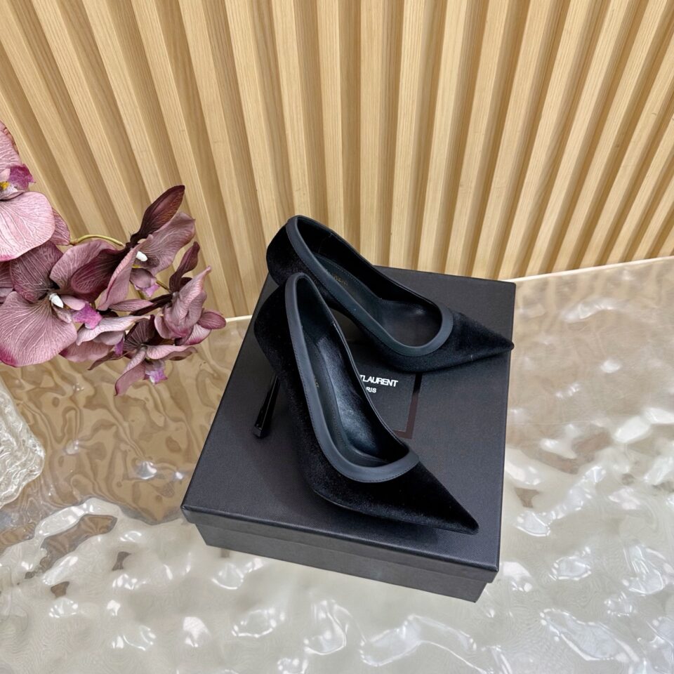 YSL SAINT LAURENT Velvet Anja Heels