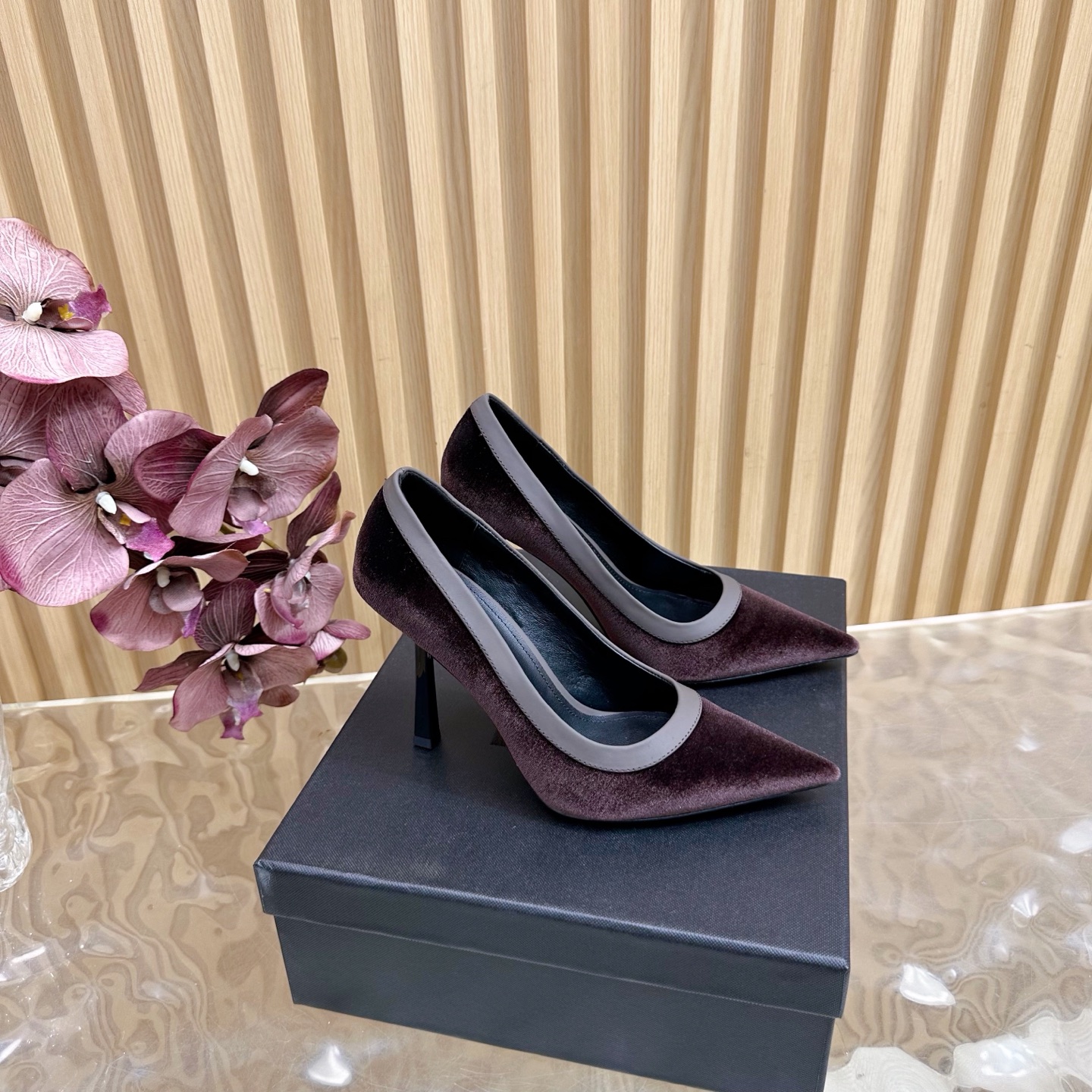 YSL SAINT LAURENT Velvet Anja Heels