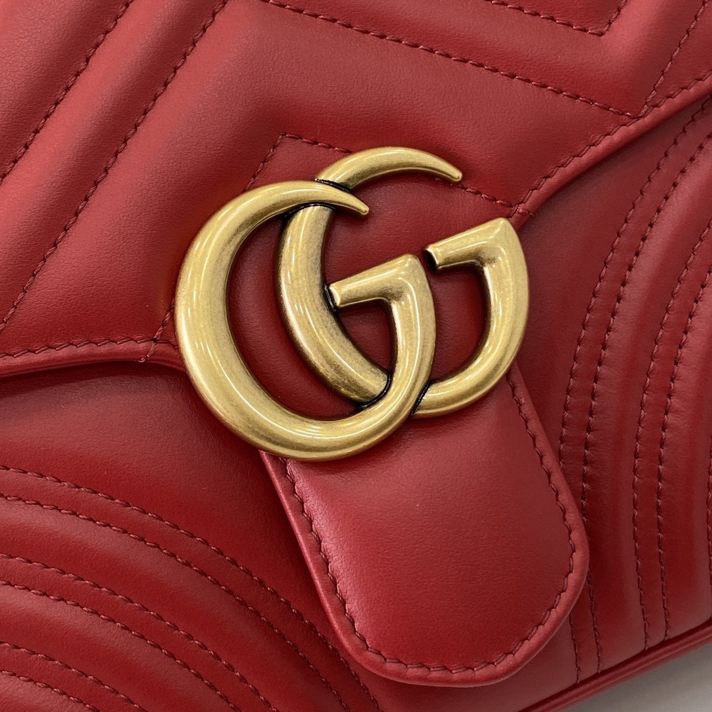 Gucci GG Marmont Medium Top Handle Bag 22