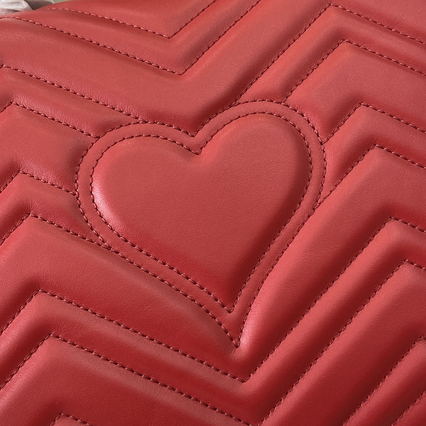 Gucci GG Marmont Medium Top Handle Bag 27